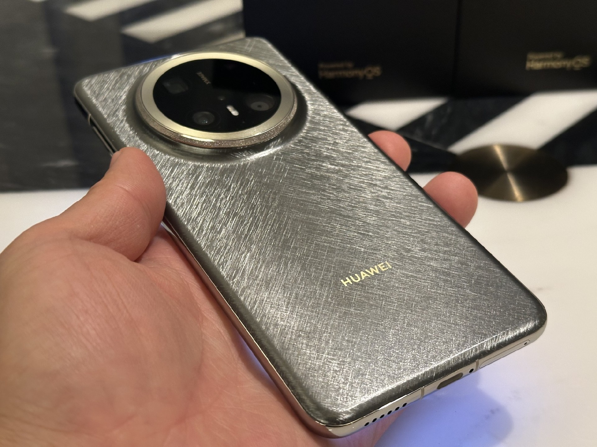 华为Mate 70 Pro+快速上手：超越Mate的Mate到底长啥样？