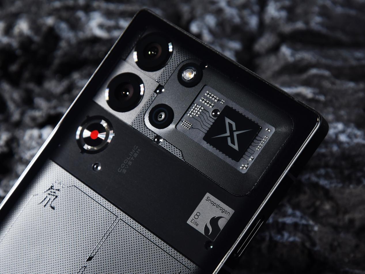 红魔10 PRO+全面评测：送给热爱游戏玩家的一份礼物