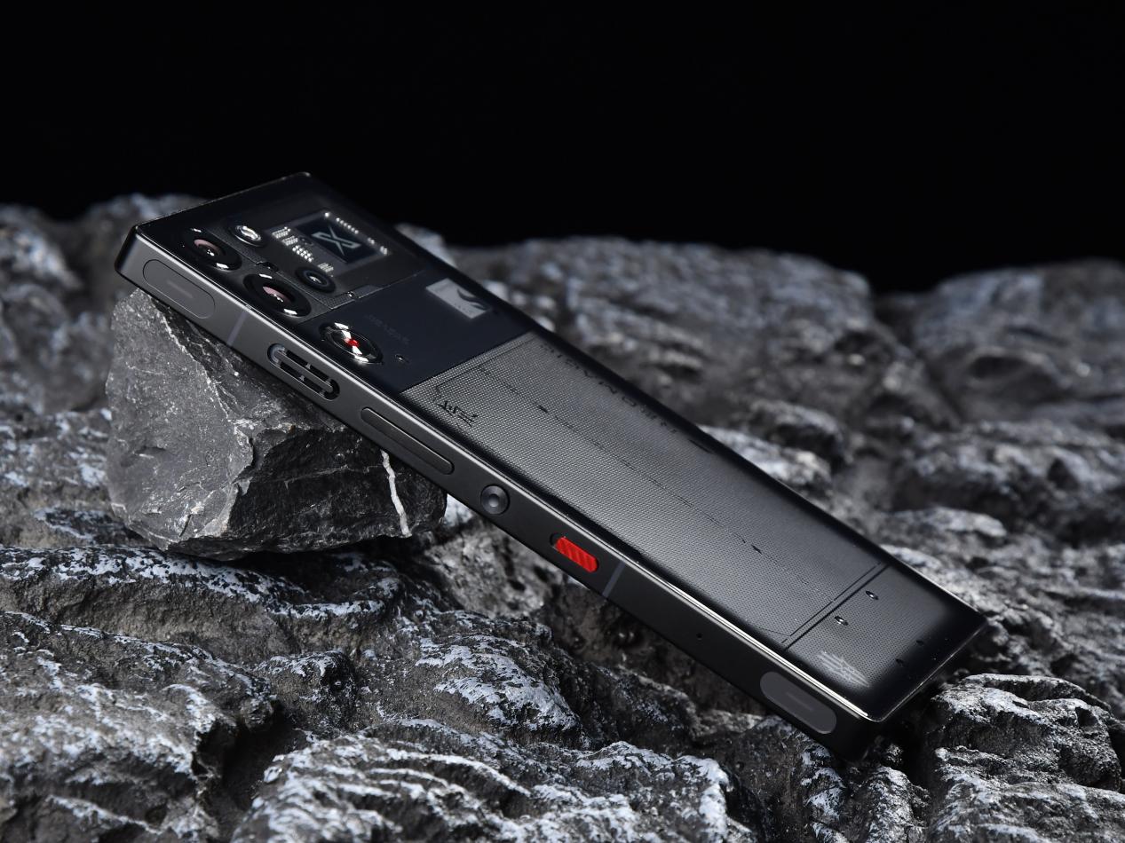 红魔10 PRO+全面评测：送给热爱游戏玩家的一份礼物