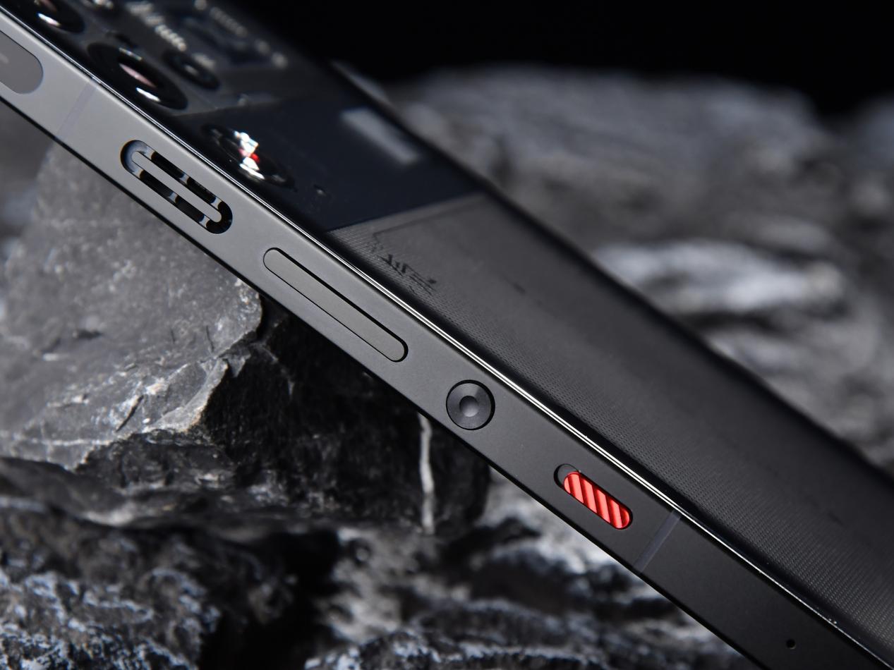 红魔10 PRO+全面评测：送给热爱游戏玩家的一份礼物