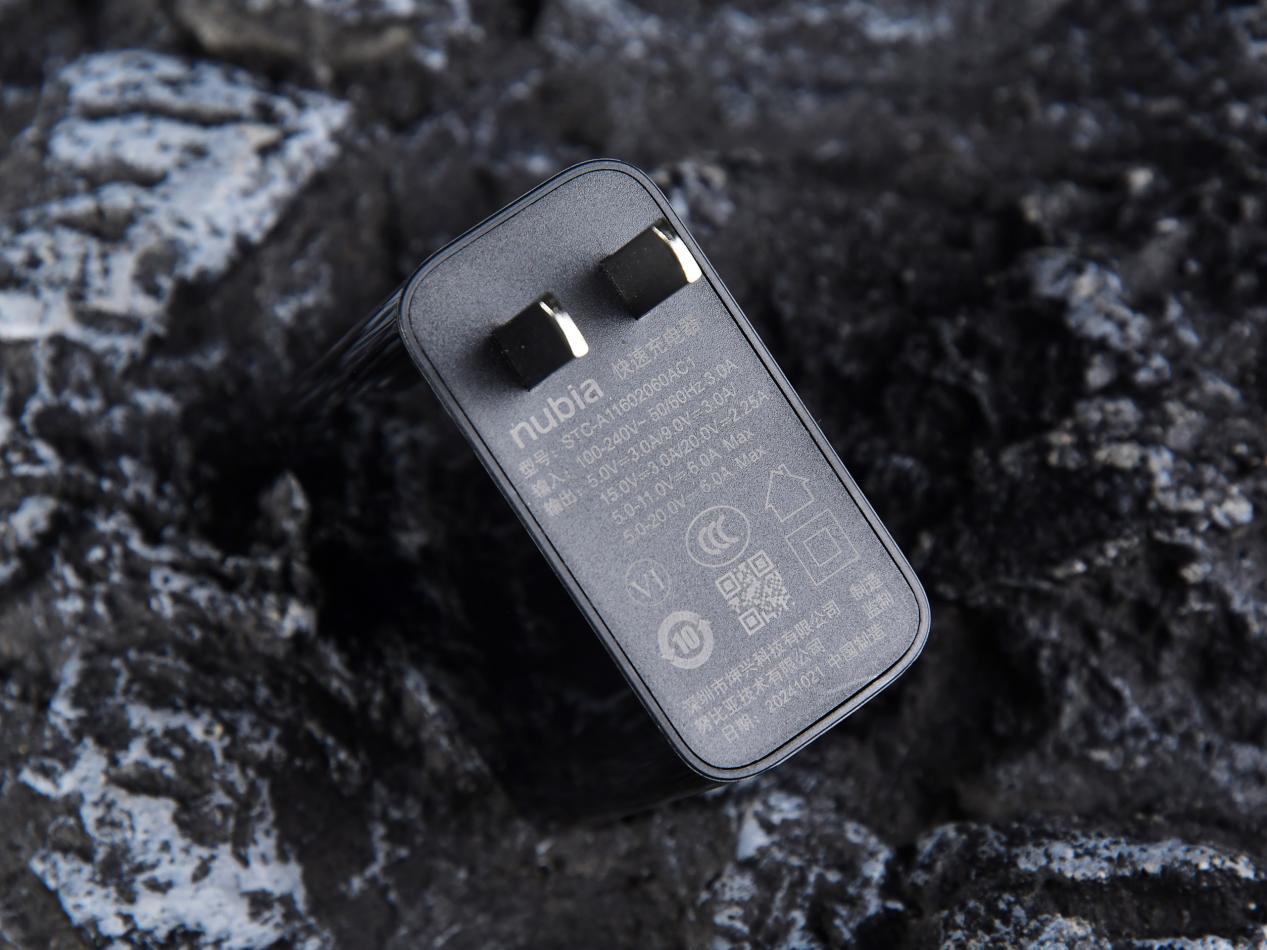 红魔10 PRO+全面评测：送给热爱游戏玩家的一份礼物