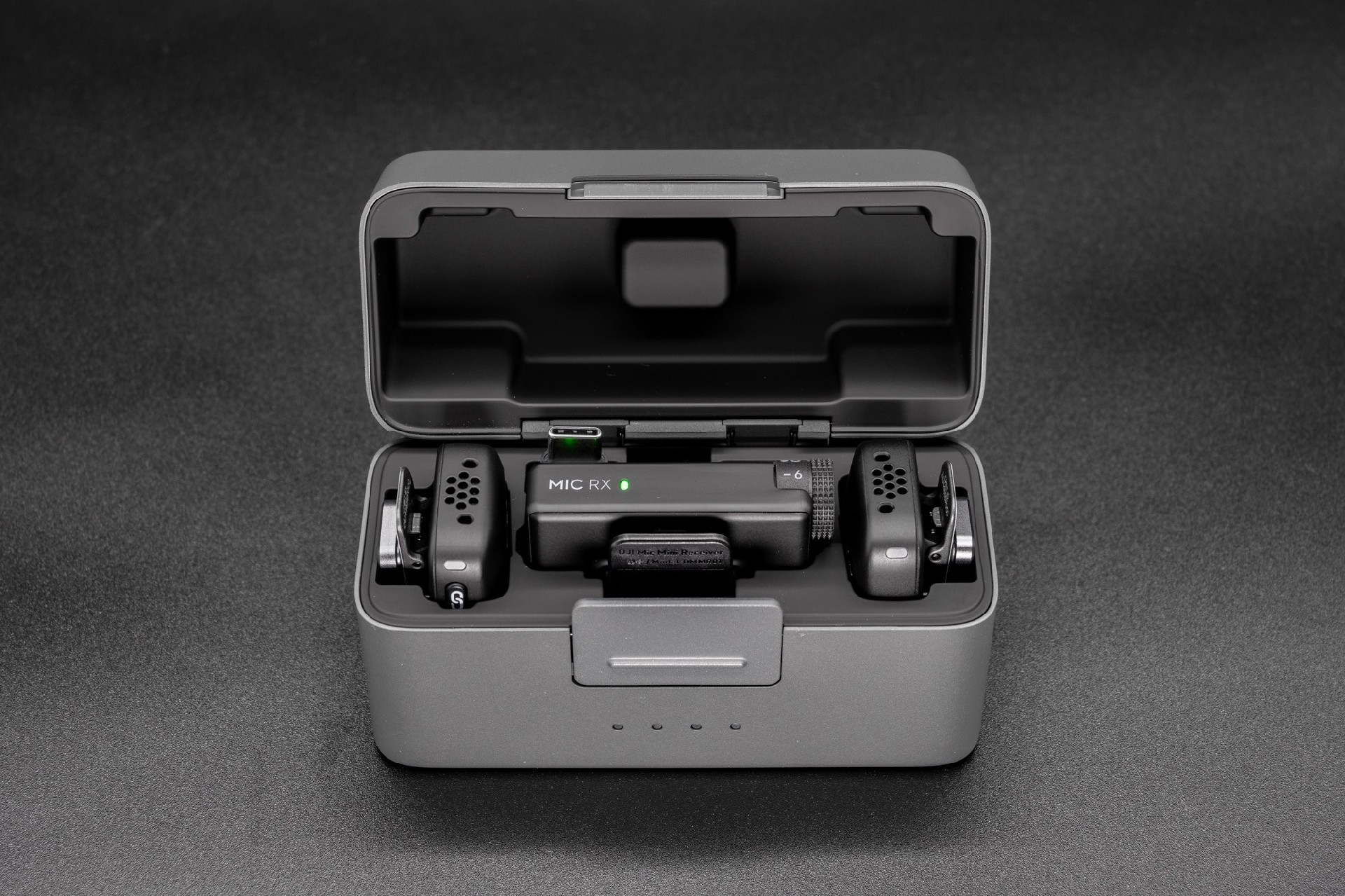 DJI Mic Mini评测：千元内迷你无线麦克风 收音降噪出色 无感佩戴