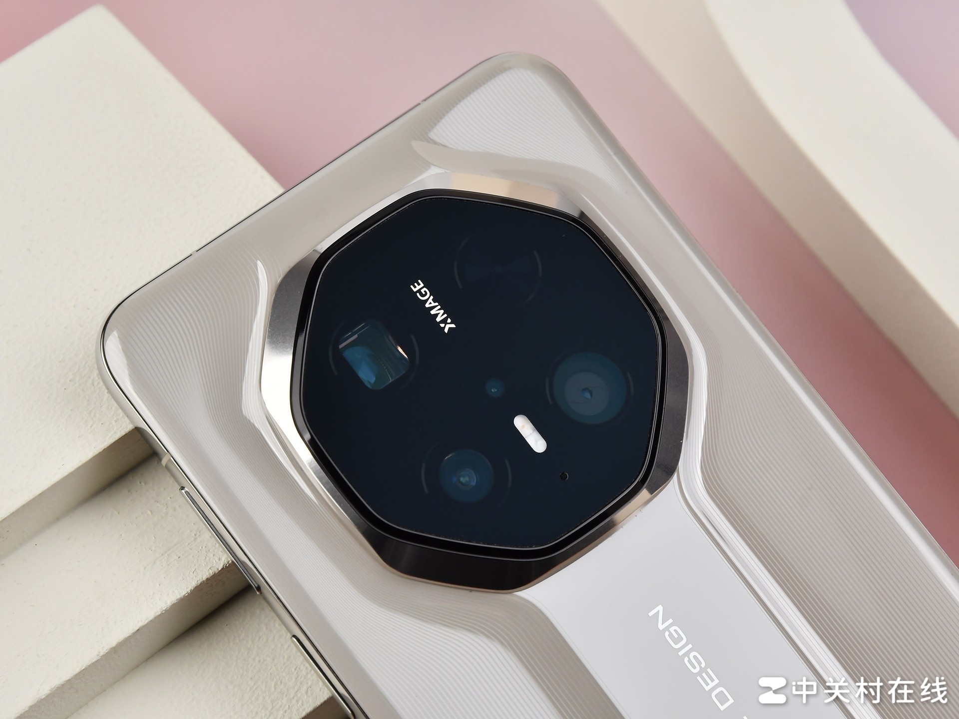 双层OLED华为临境显示 华为Mate 70 RS 非凡大师上手体验