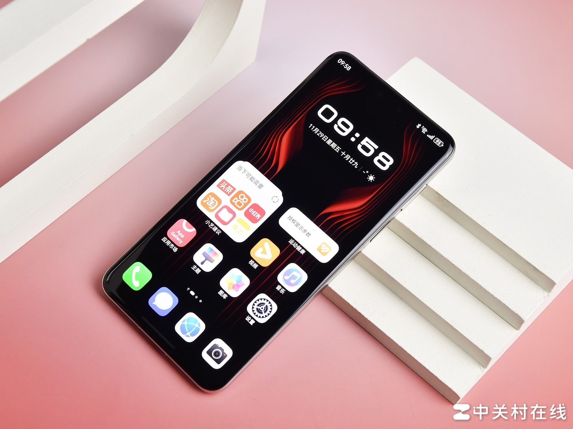 双层OLED华为临境显示 华为Mate 70 RS 非凡大师上手体验
