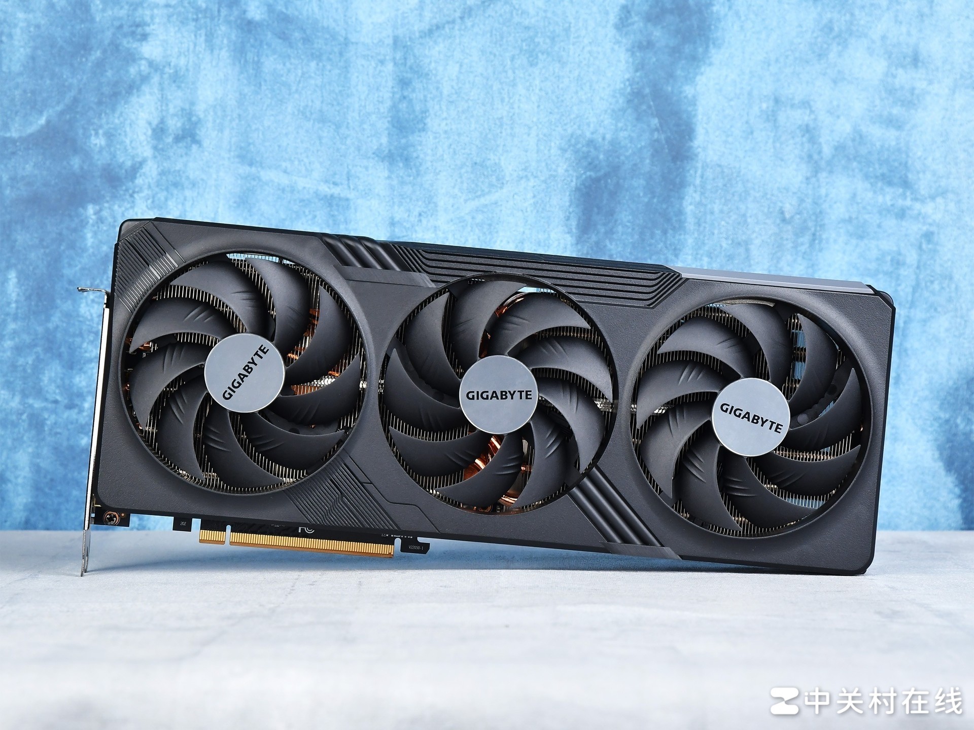 技嘉Radeon RX 7900XTX魔鹰显卡评测 3A平台4K百帧游戏发动机