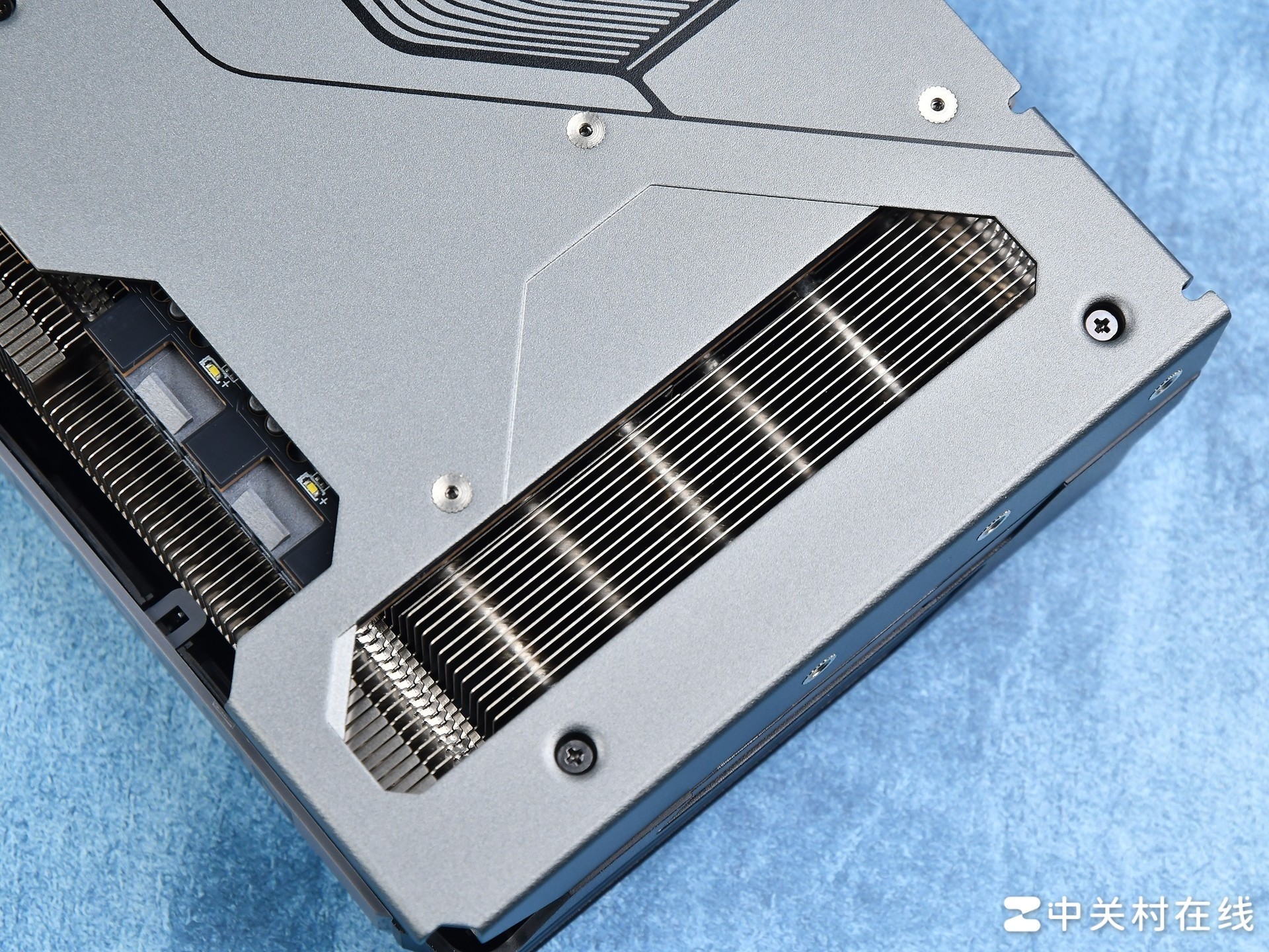 技嘉Radeon RX 7900XTX魔鹰显卡评测 3A平台4K百帧游戏发动机