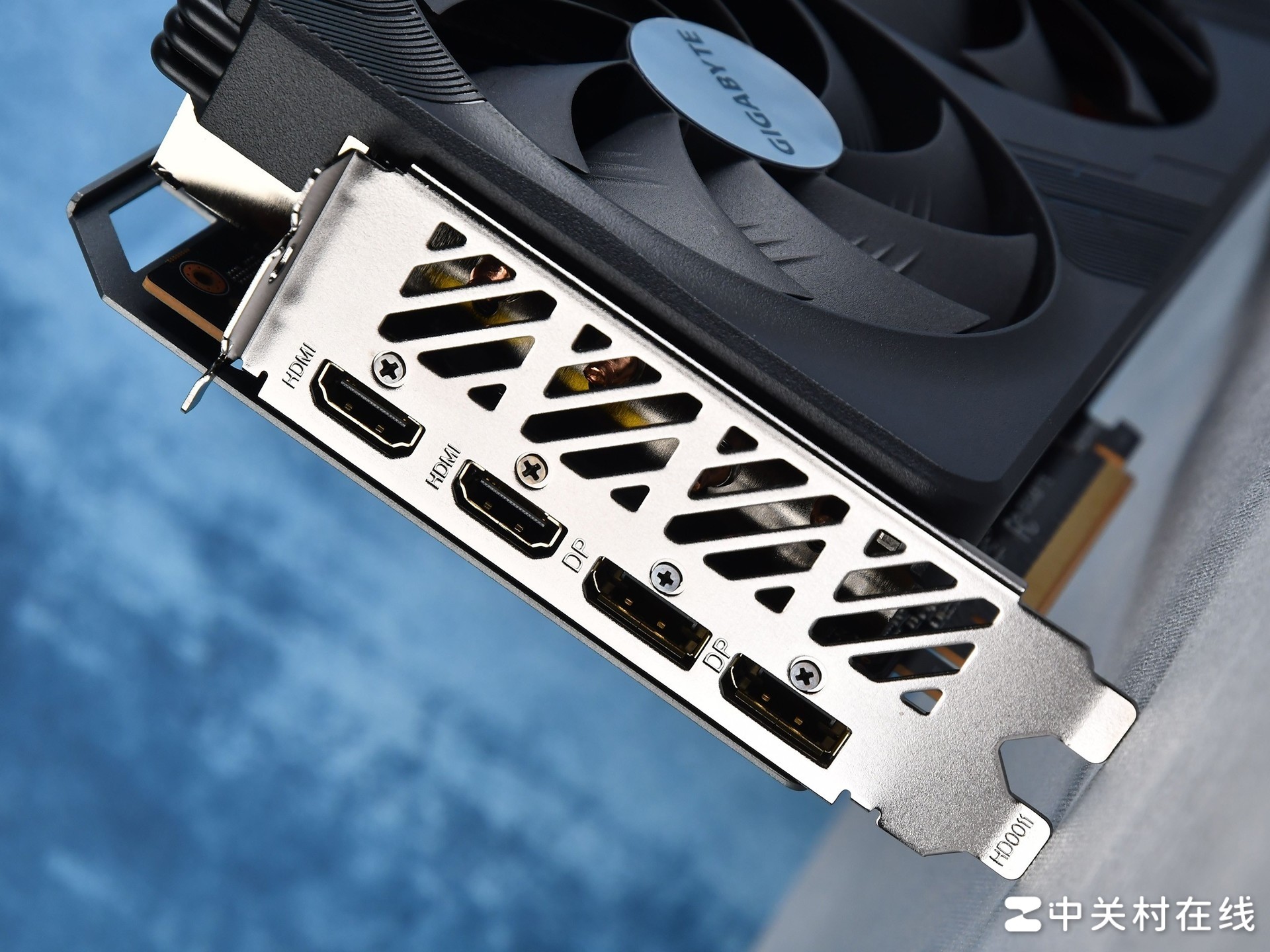技嘉Radeon RX 7900XTX魔鹰显卡评测 3A平台4K百帧游戏发动机