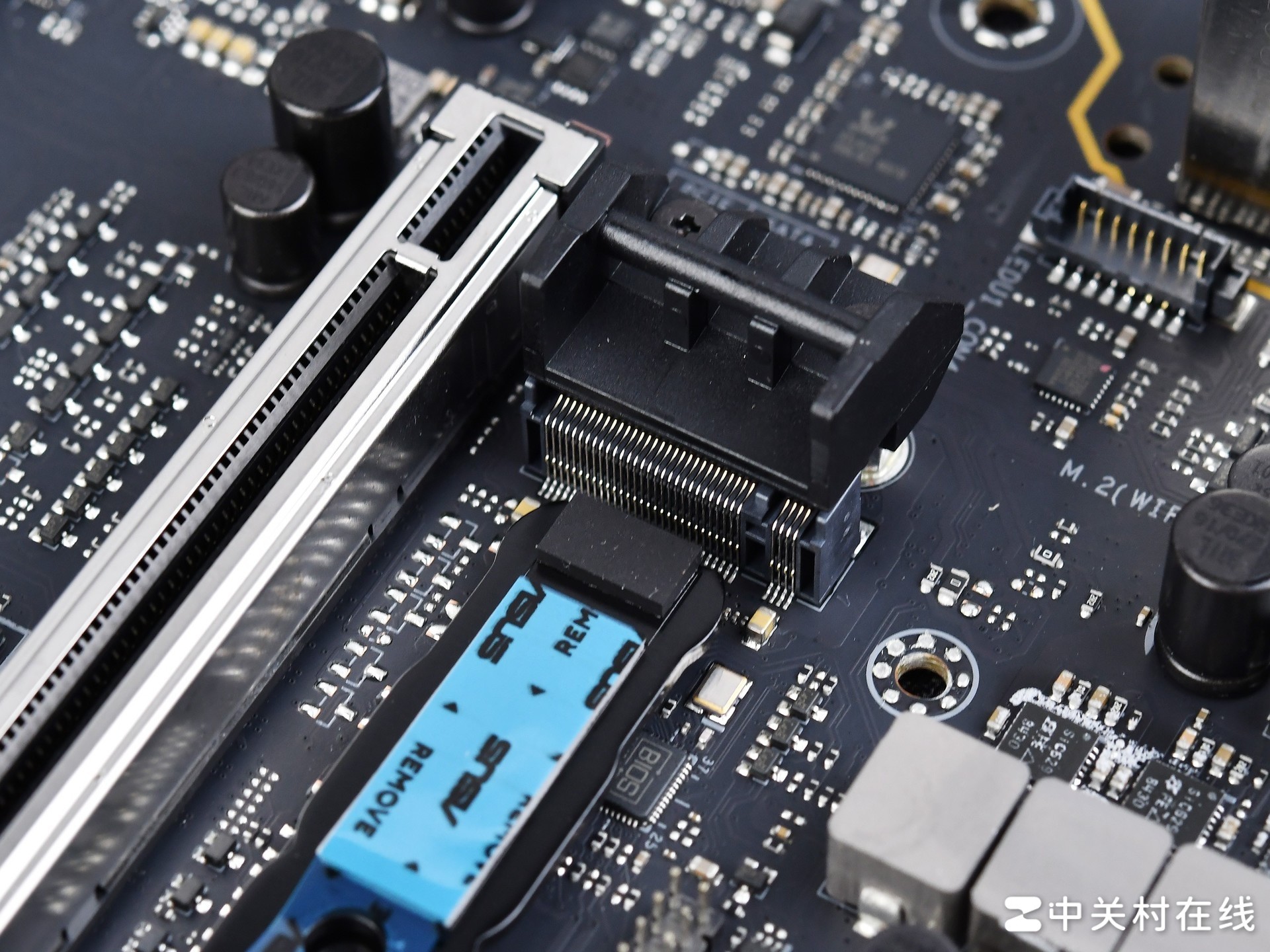 华硕B850主板首测 AI超频让9800X3D继续伟大