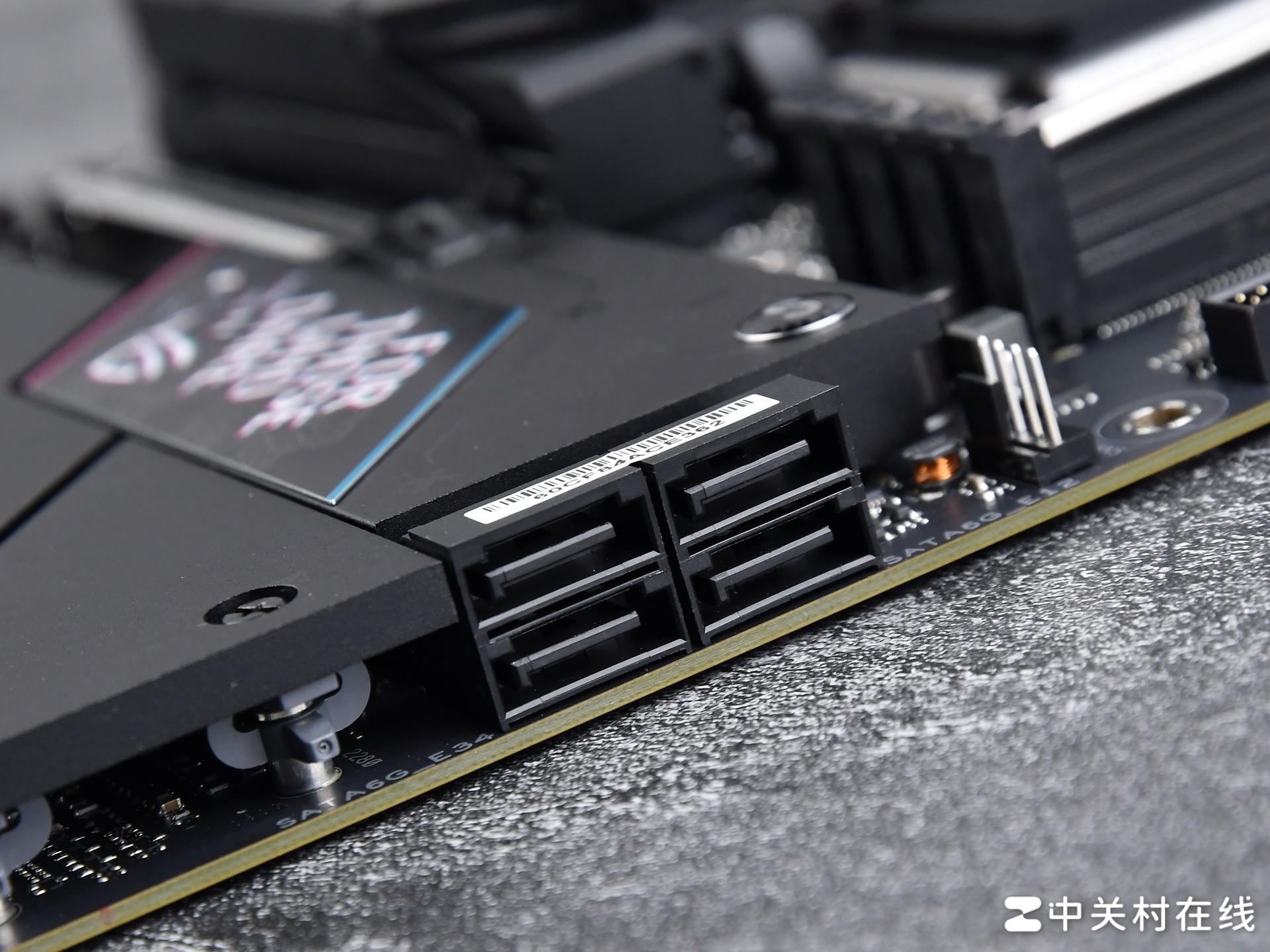 华硕B850主板首测 AI超频让9800X3D继续伟大