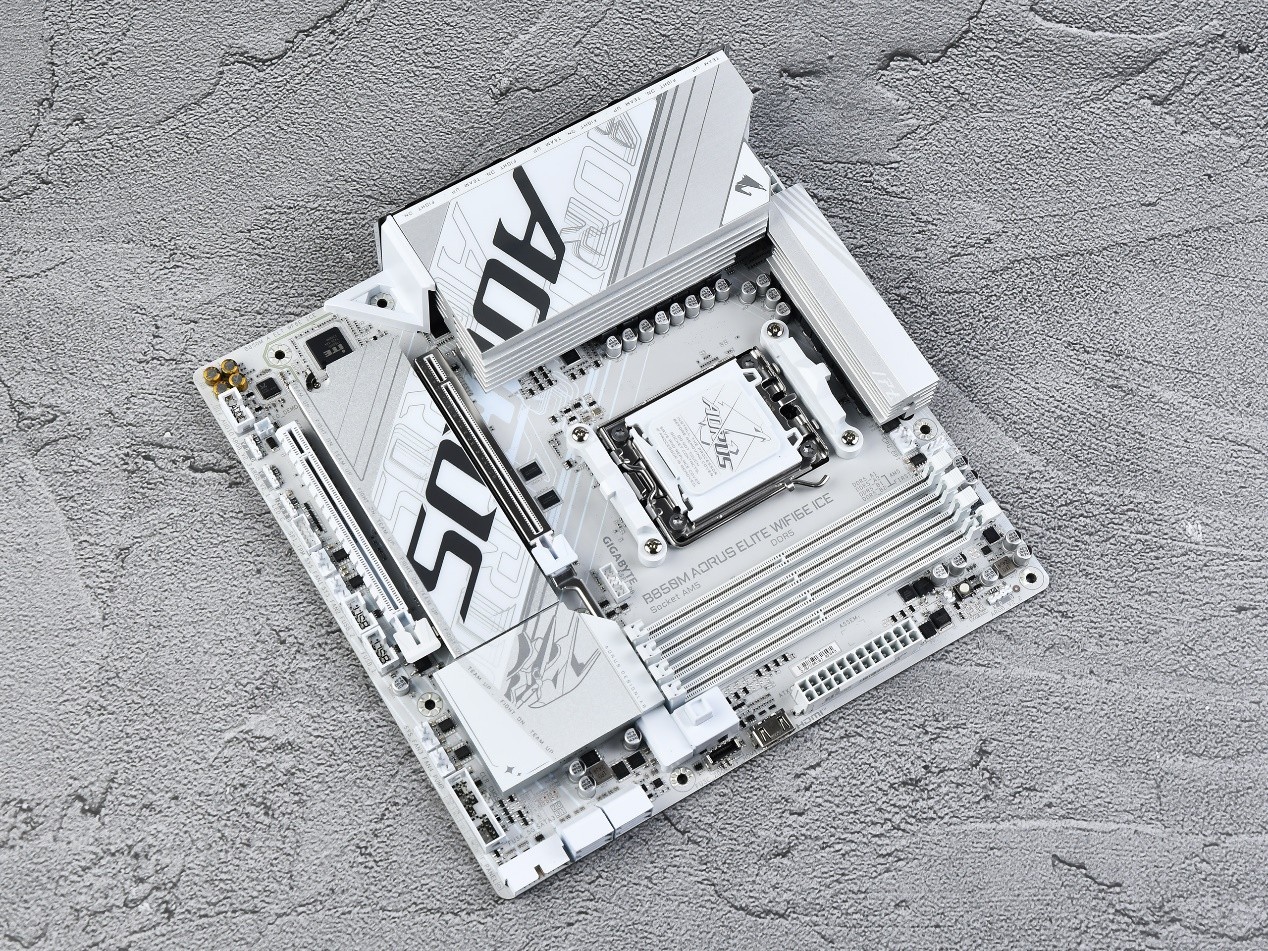 技嘉B850M AORUS ELITE WIFI6E ICE主板评测：16相供电+D5黑科技