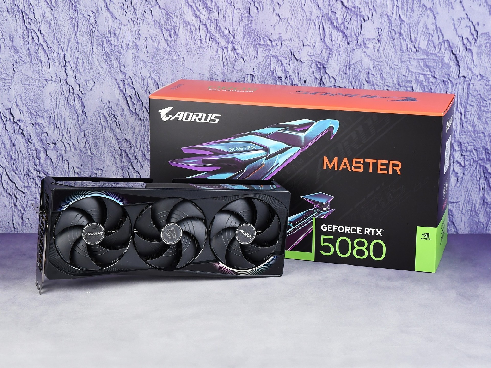 技嘉RTX 5080超级雕评测 DLSS 4让帧数突破显示极限！