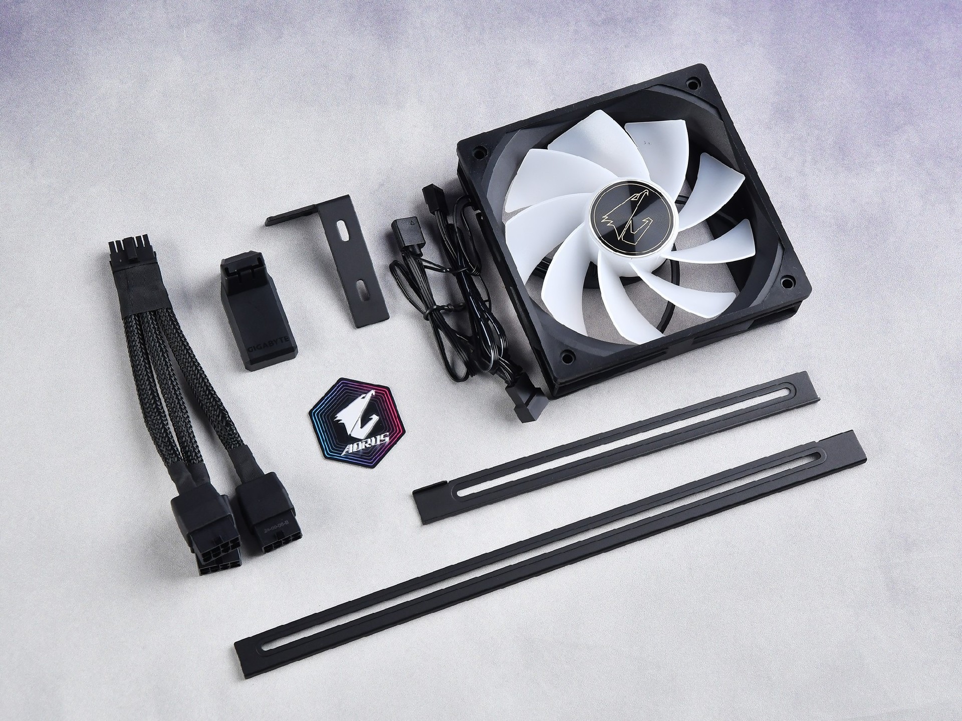 技嘉RTX 5080超级雕评测 DLSS 4让帧数突破显示极限！