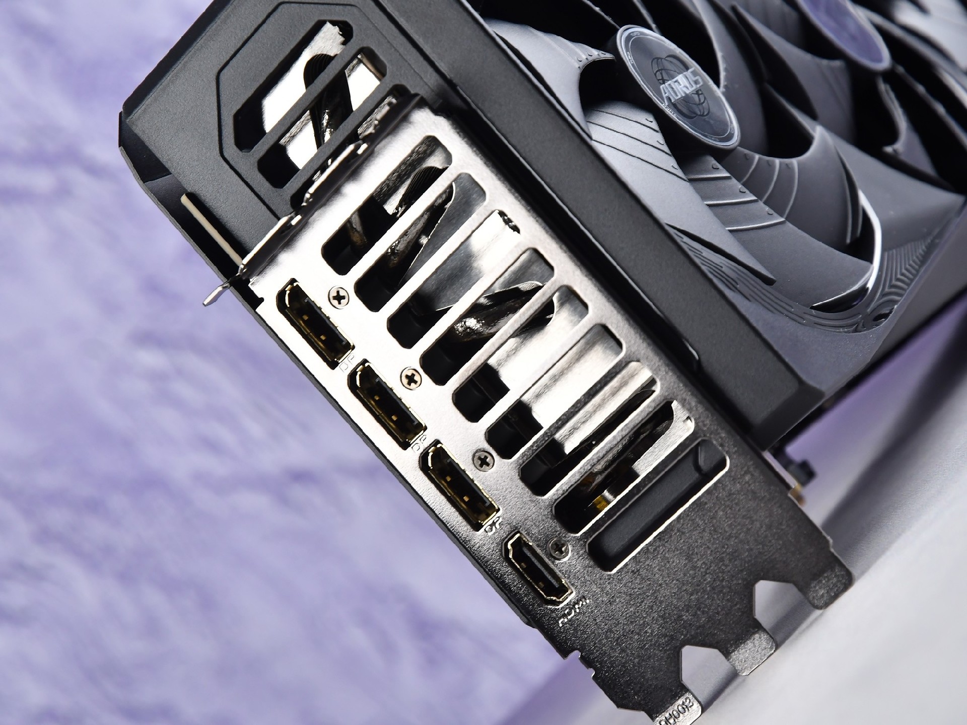 技嘉RTX 5080超级雕评测 DLSS 4让帧数突破显示极限！