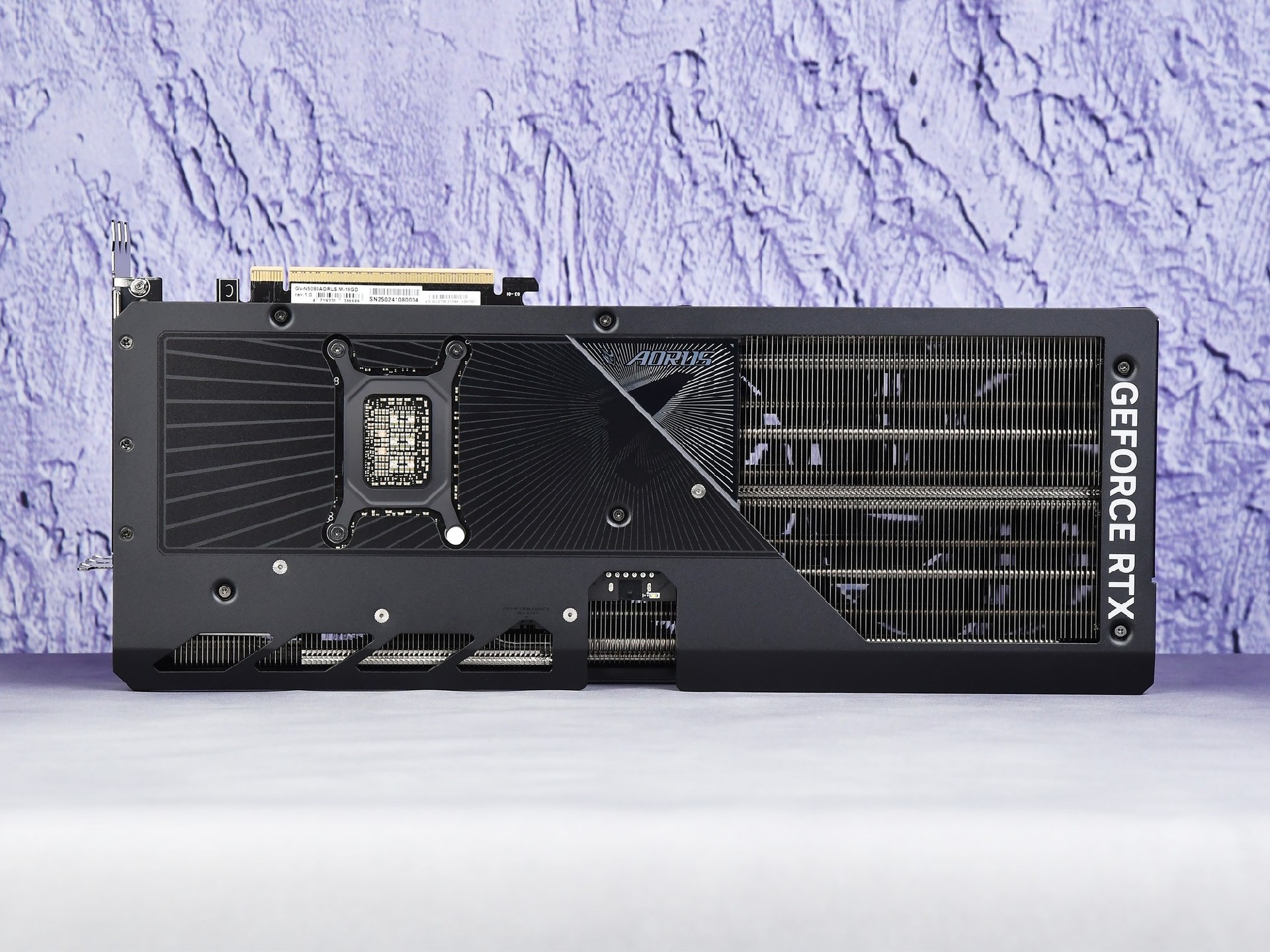 技嘉RTX 5080超级雕评测 DLSS 4让帧数突破显示极限！