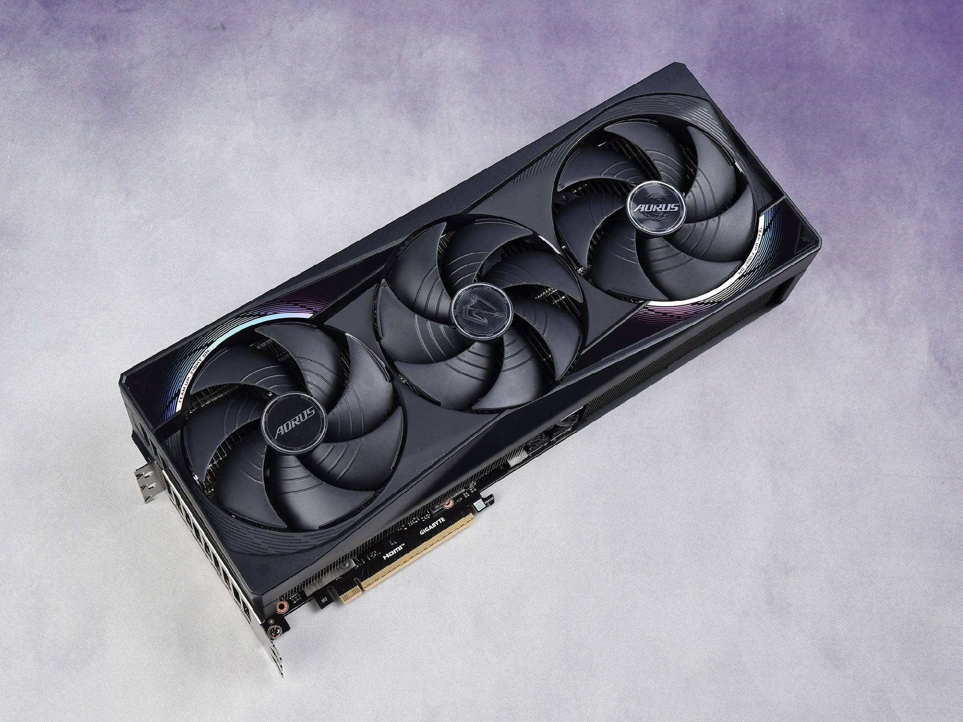技嘉RTX 5080超级雕评测 DLSS 4让帧数突破显示极限！