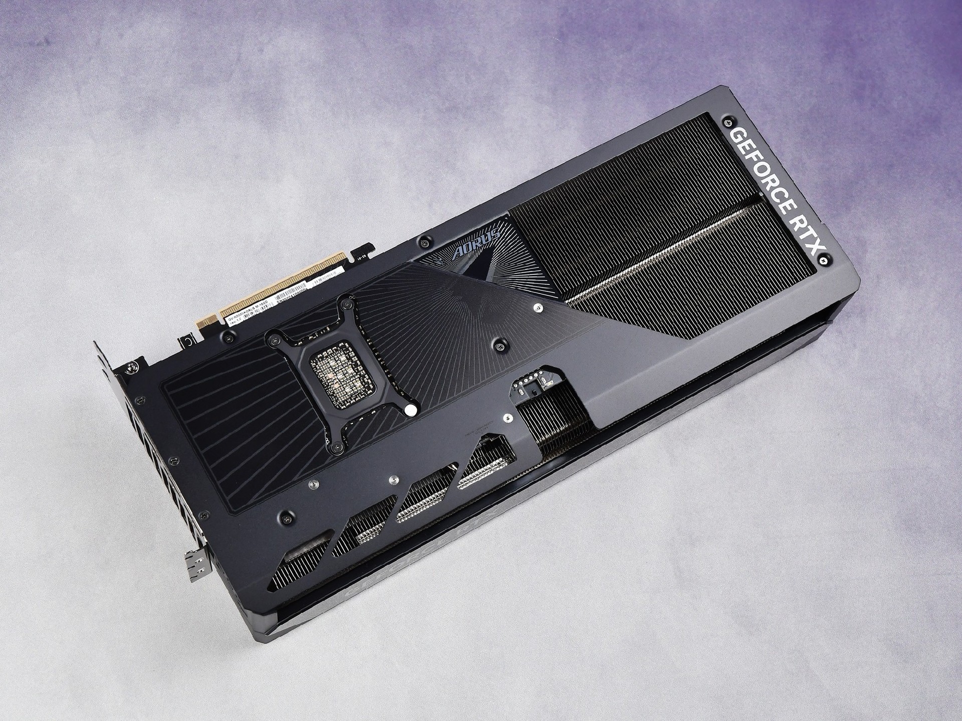 技嘉RTX 5080超级雕评测 DLSS 4让帧数突破显示极限！