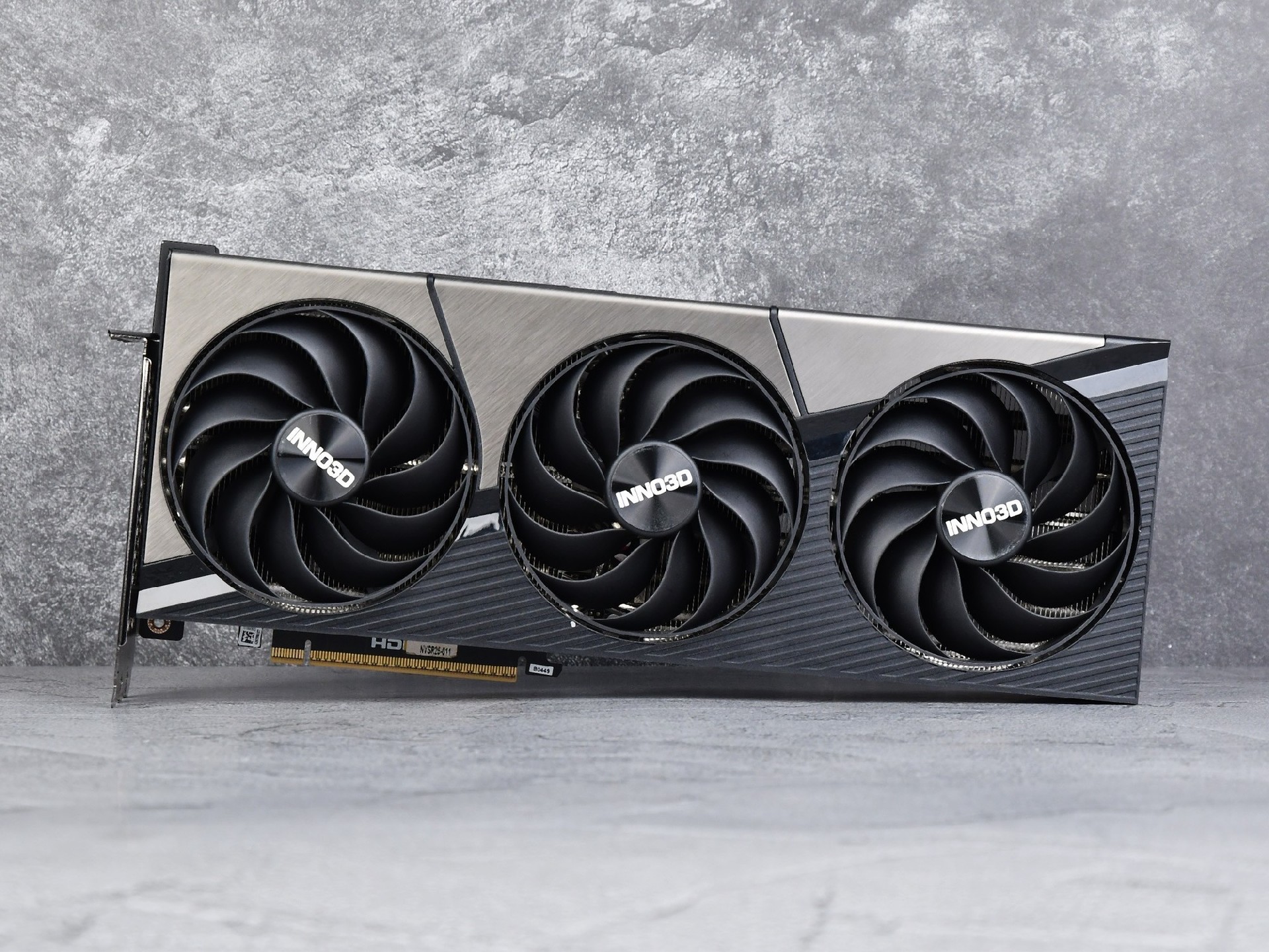 映众GeForce RTX 5090 D 曜夜 X3评测：16499元抢到就是赚！