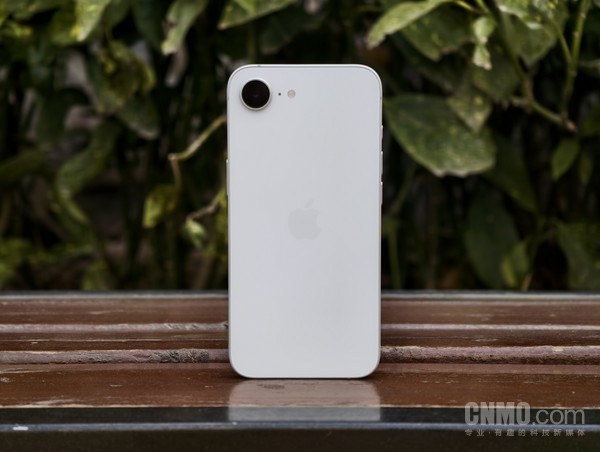iPhone 16e