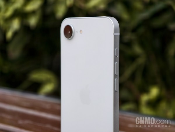 iPhone 16e