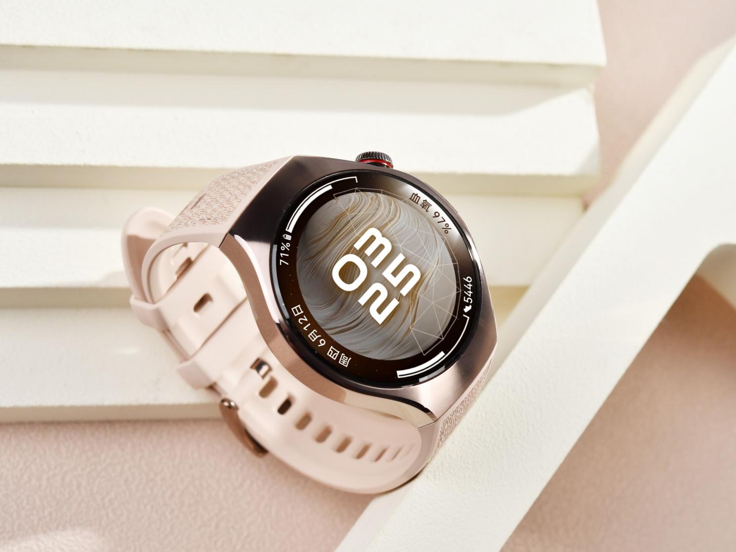 华为WATCH 5评测：首款鸿蒙AI+麒麟+5G智能手表 2025必入之选