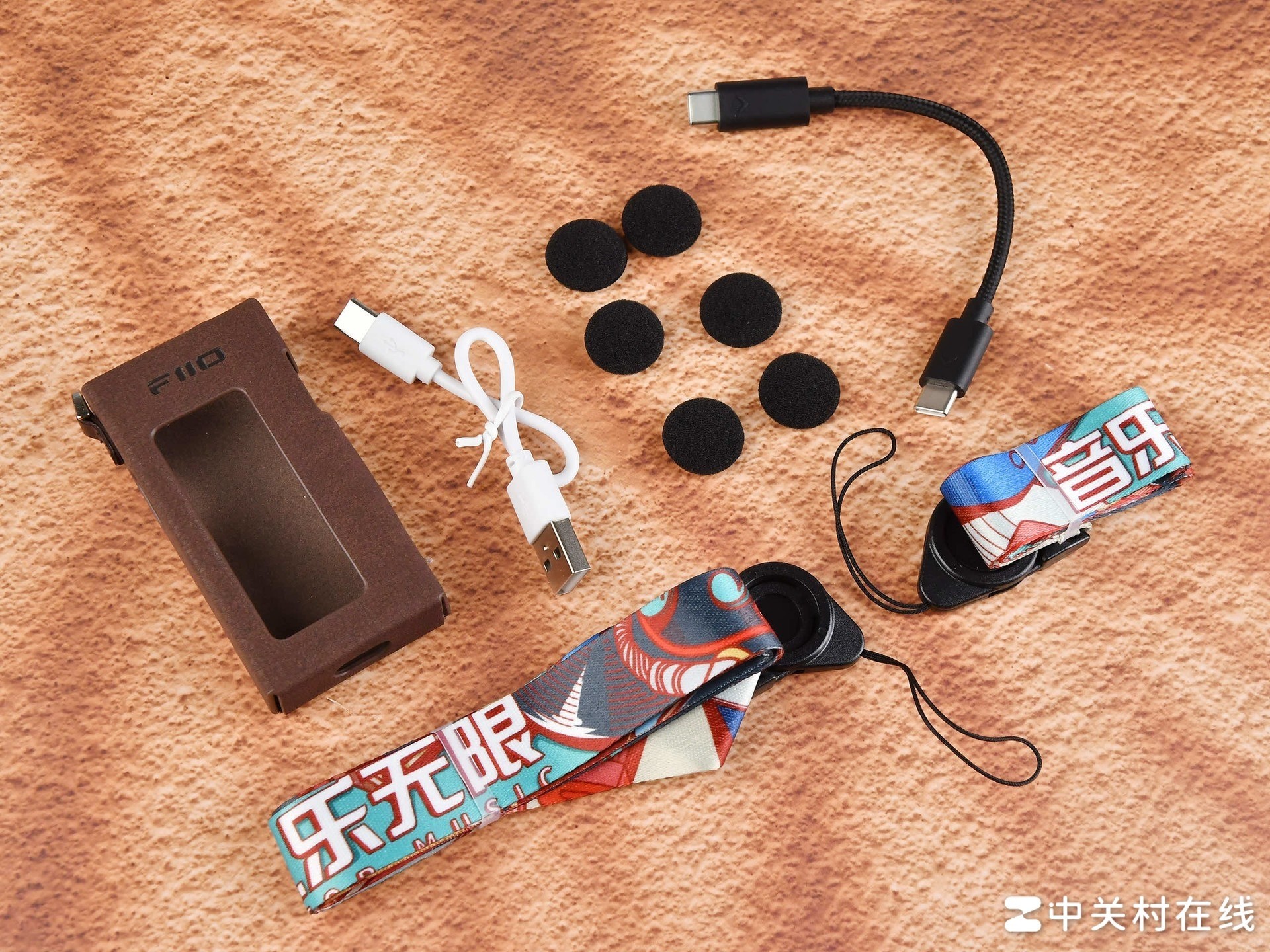 用指尖，找回电台的声音记忆：飞傲RR11便携式收音机耳放深度体验