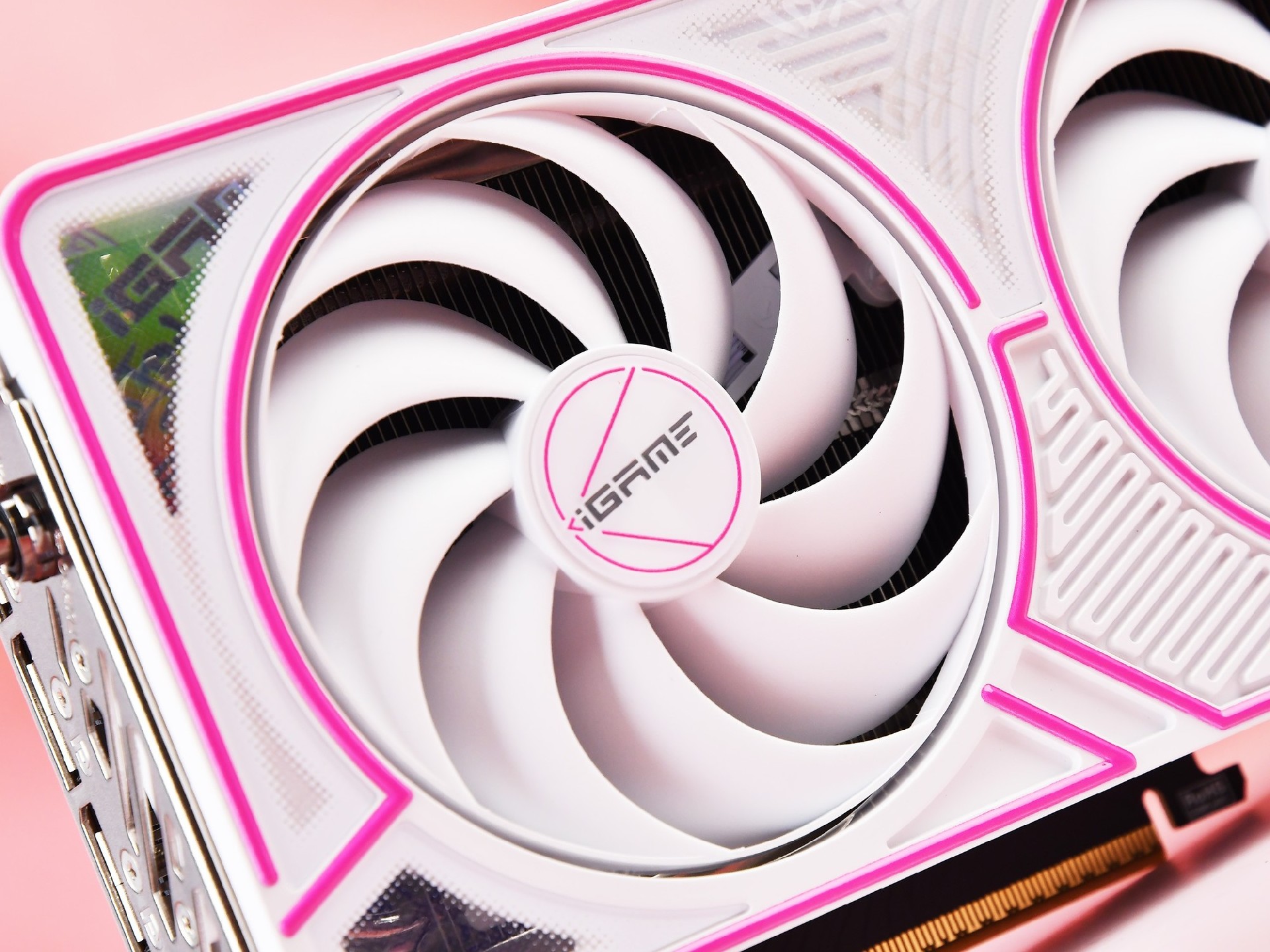 iGame GeForce RTX 5050 Ultra W DUO显卡评测 迭代优选 4060“接班人”