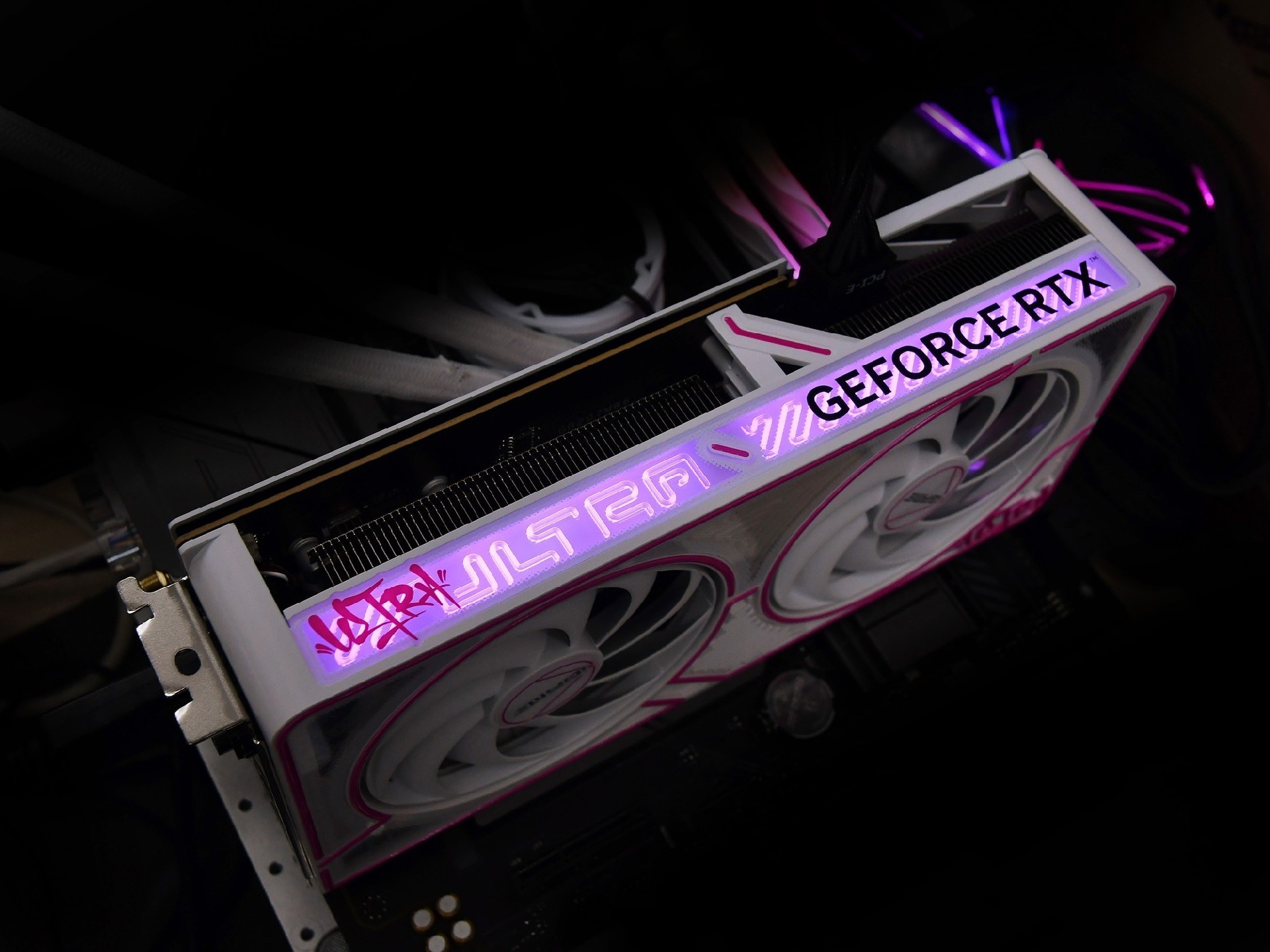 iGame GeForce RTX 5050 Ultra W DUO显卡评测 迭代优选 4060“接班人”