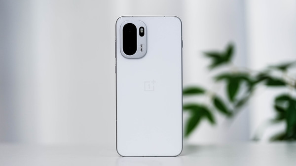 一加 Ace 6 评测：165Hz高帧体验，这次真的旦用难回