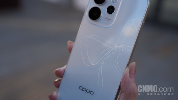 OPPO Reno15“星光蝴蝶结”