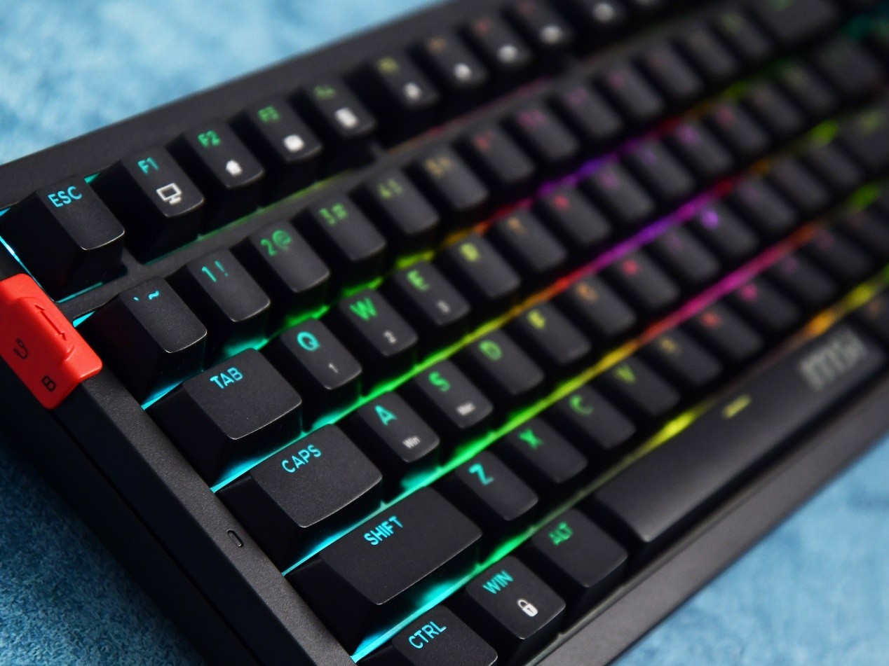 微星FORGE GK300 WIRELESS三模机械键盘评测:内敛与张扬并存的真Gasket