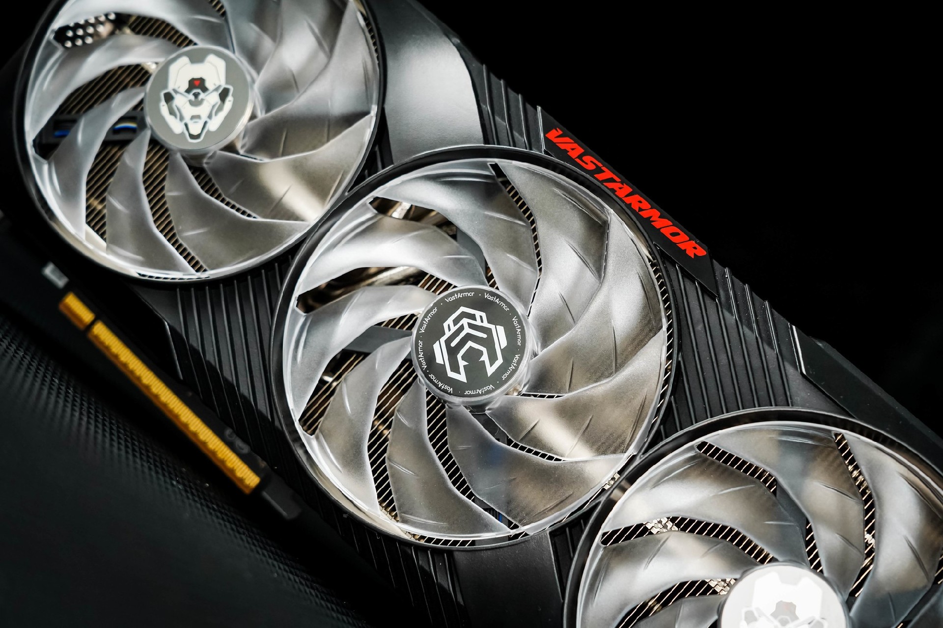 瀚铠RX 9070 XT 超合金Pro 《黑神话》FSR 4测试：史诗级提升