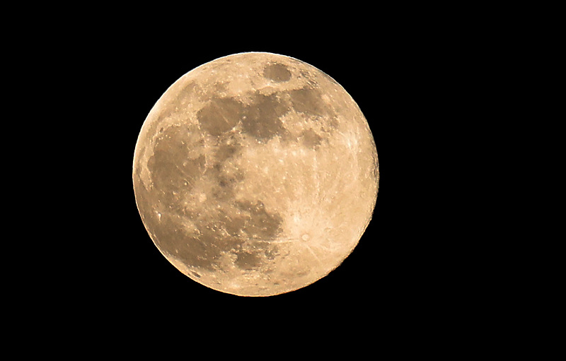 △北京：2026年首个超级月亮现身天宇