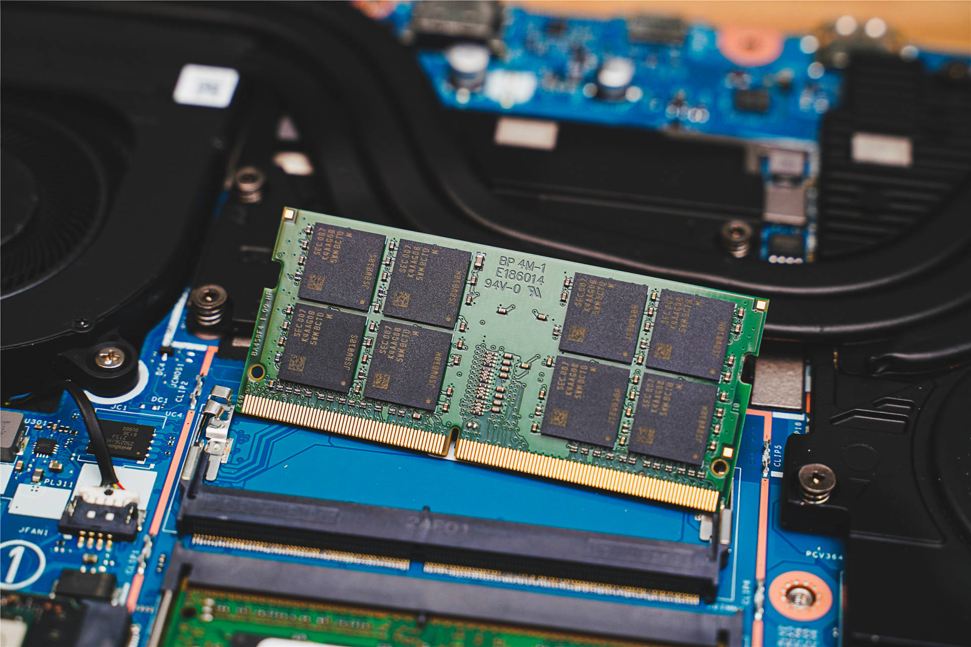 特殊时期特殊技能 笔记本、台式机如何拆内存