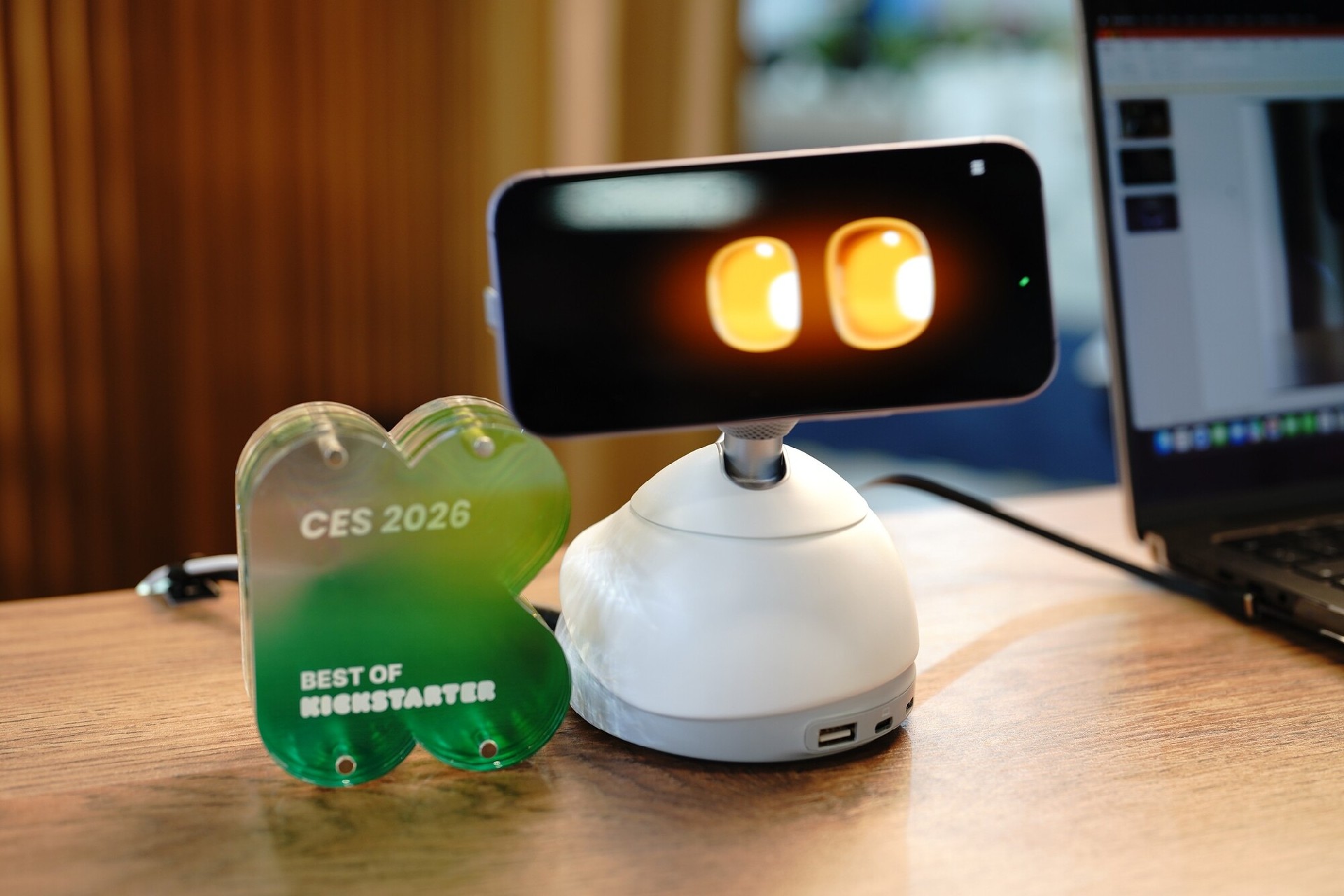 既能情感交互又能为办公提速!Loona Deskmate让打工人效率翻倍