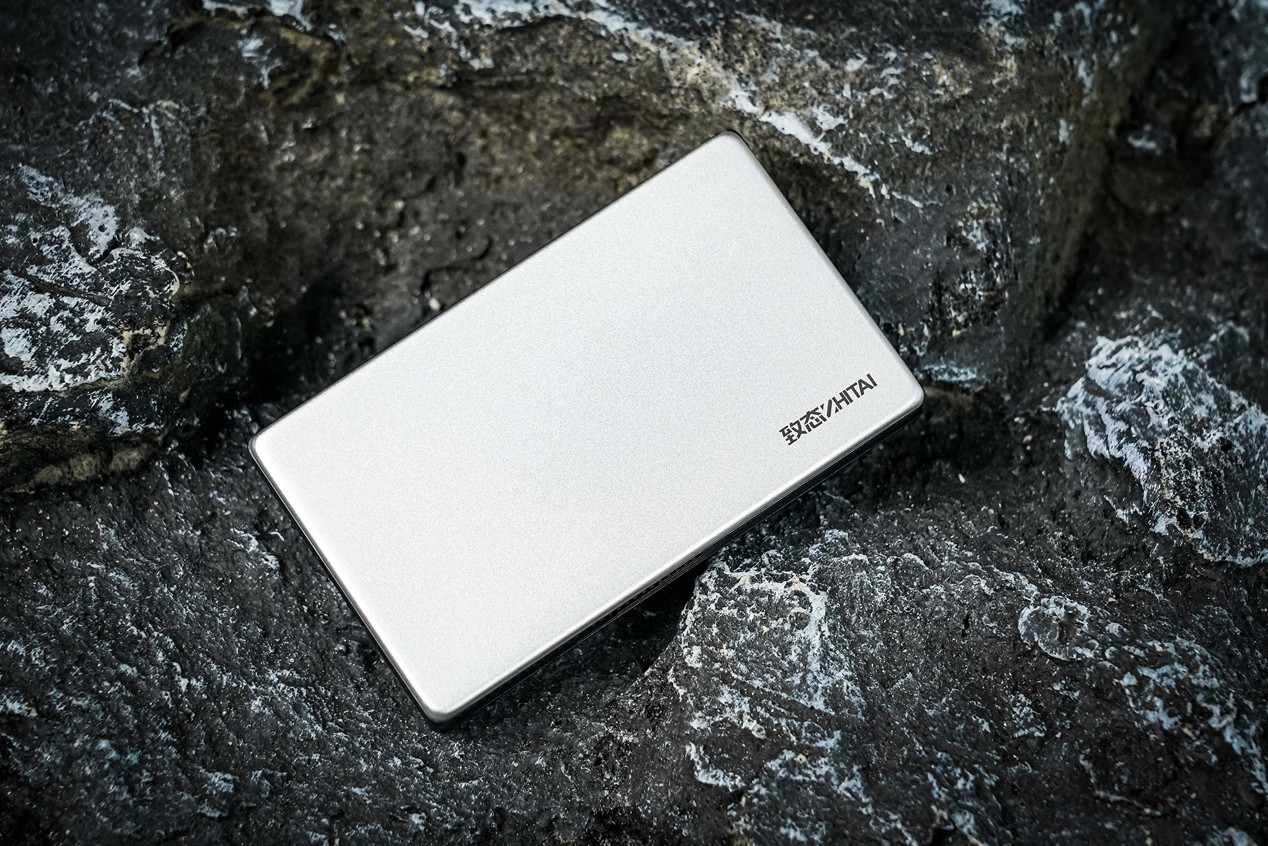 致态灵·先锋版4TB移动固态硬盘评测 海纳百川演绎于方寸之间