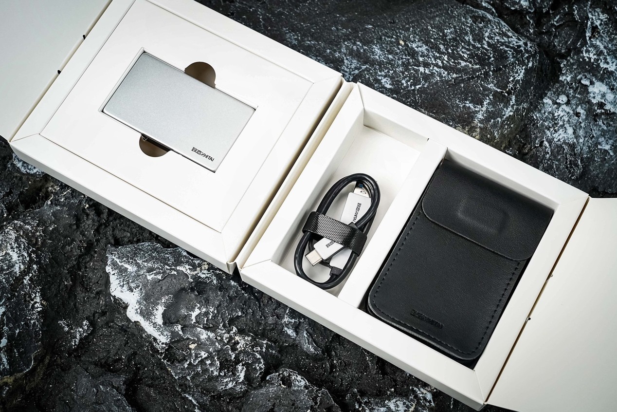 致态灵·先锋版4TB移动固态硬盘评测 海纳百川演绎于方寸之间