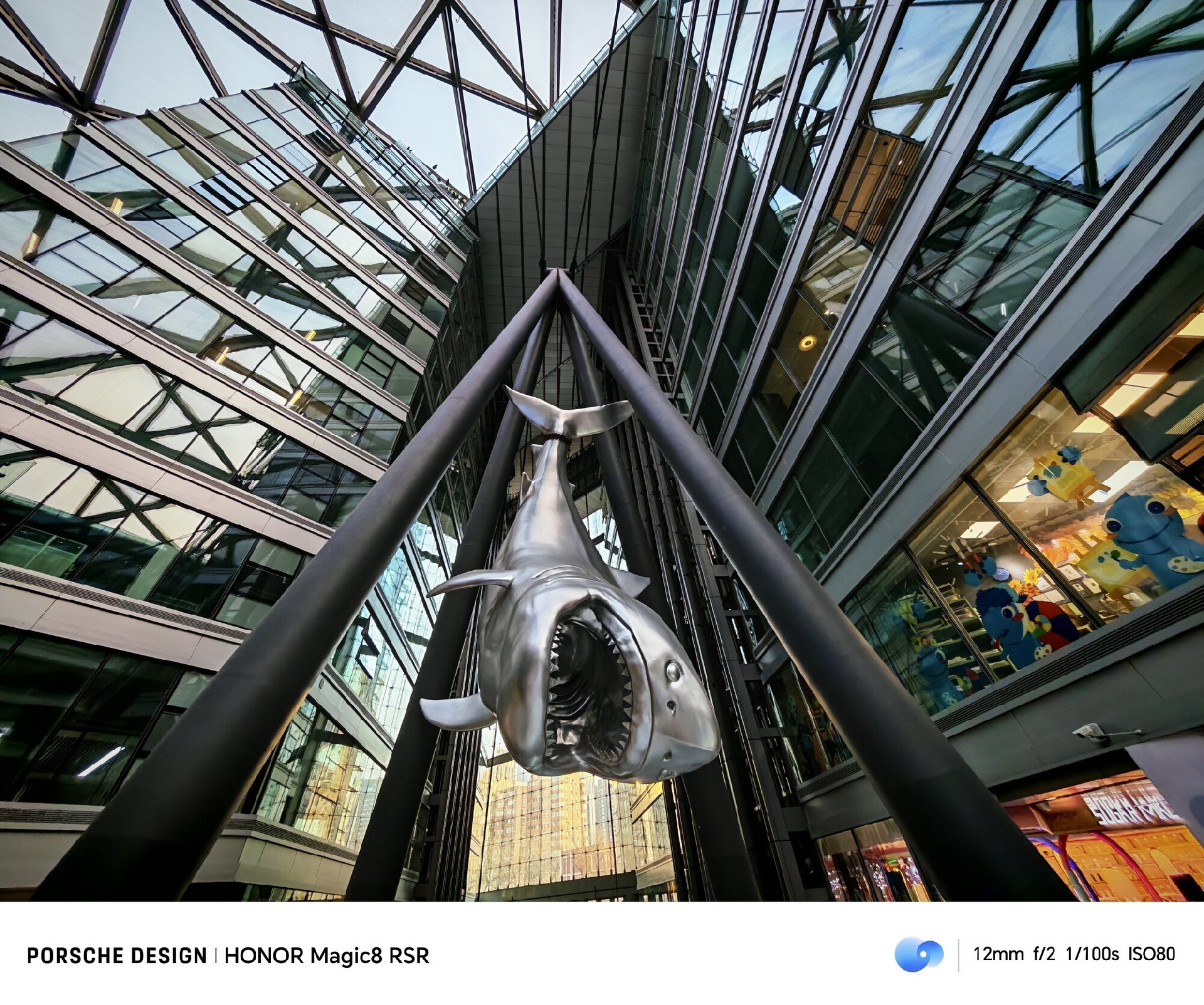 荣耀Magic8 RSR 保时捷设计上手评测：AI影像体验的新高峰