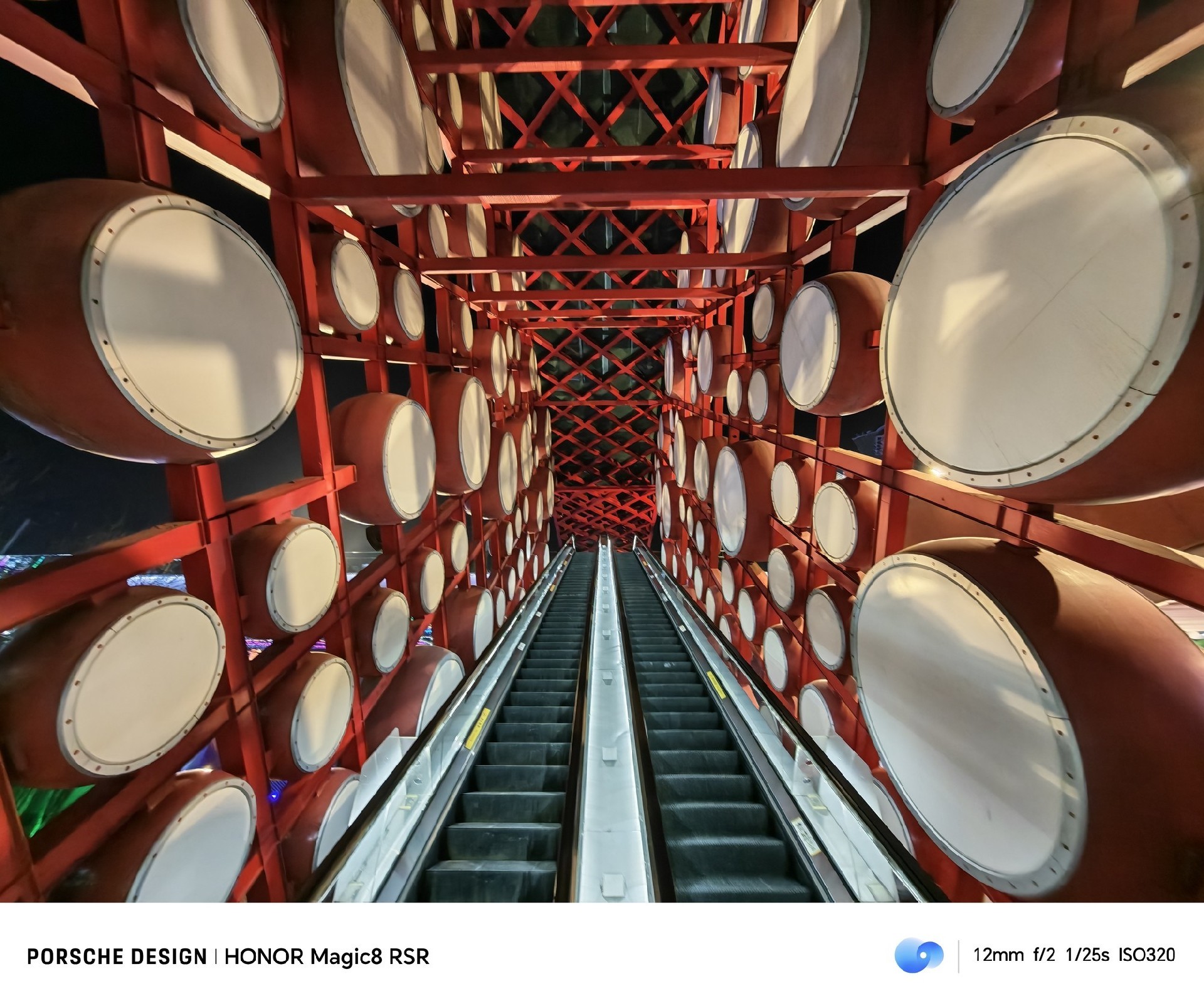 荣耀Magic8 RSR 保时捷设计上手评测：AI影像体验的新高峰