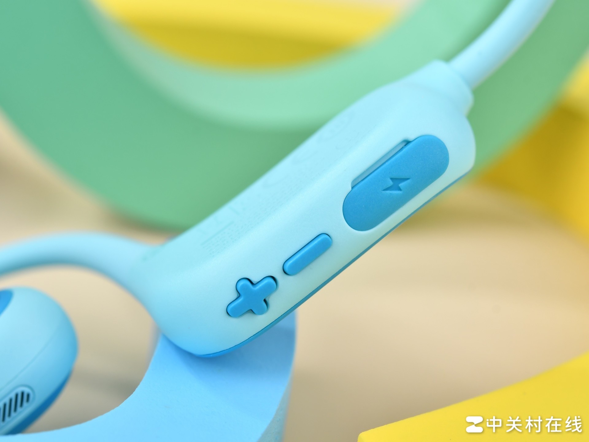 JBL JUNIOR FREE开放式无线颈挂儿童耳机一周体验：孩子安心，家长放心