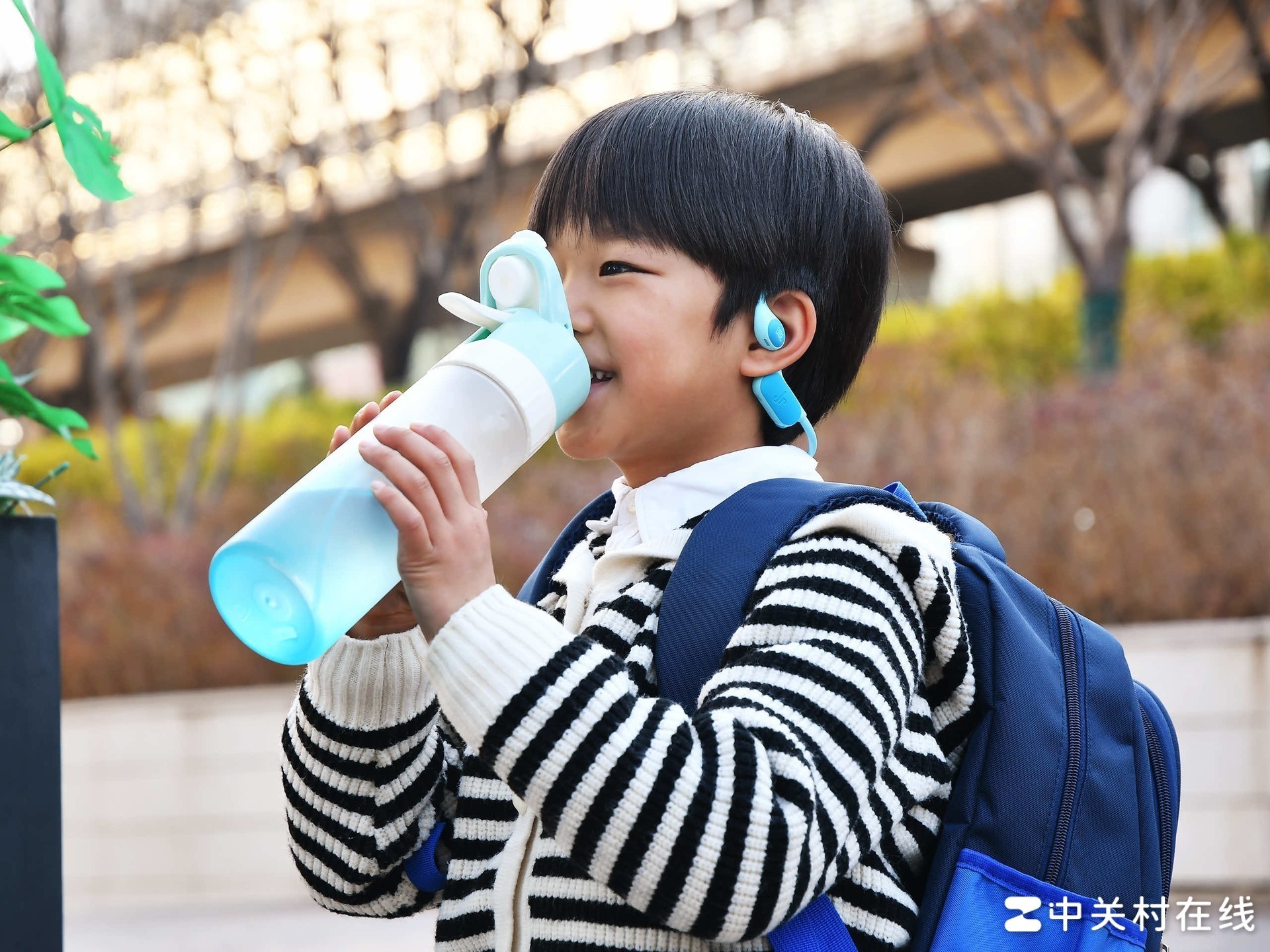 JBL JUNIOR FREE开放式无线颈挂儿童耳机一周体验：孩子安心，家长放心