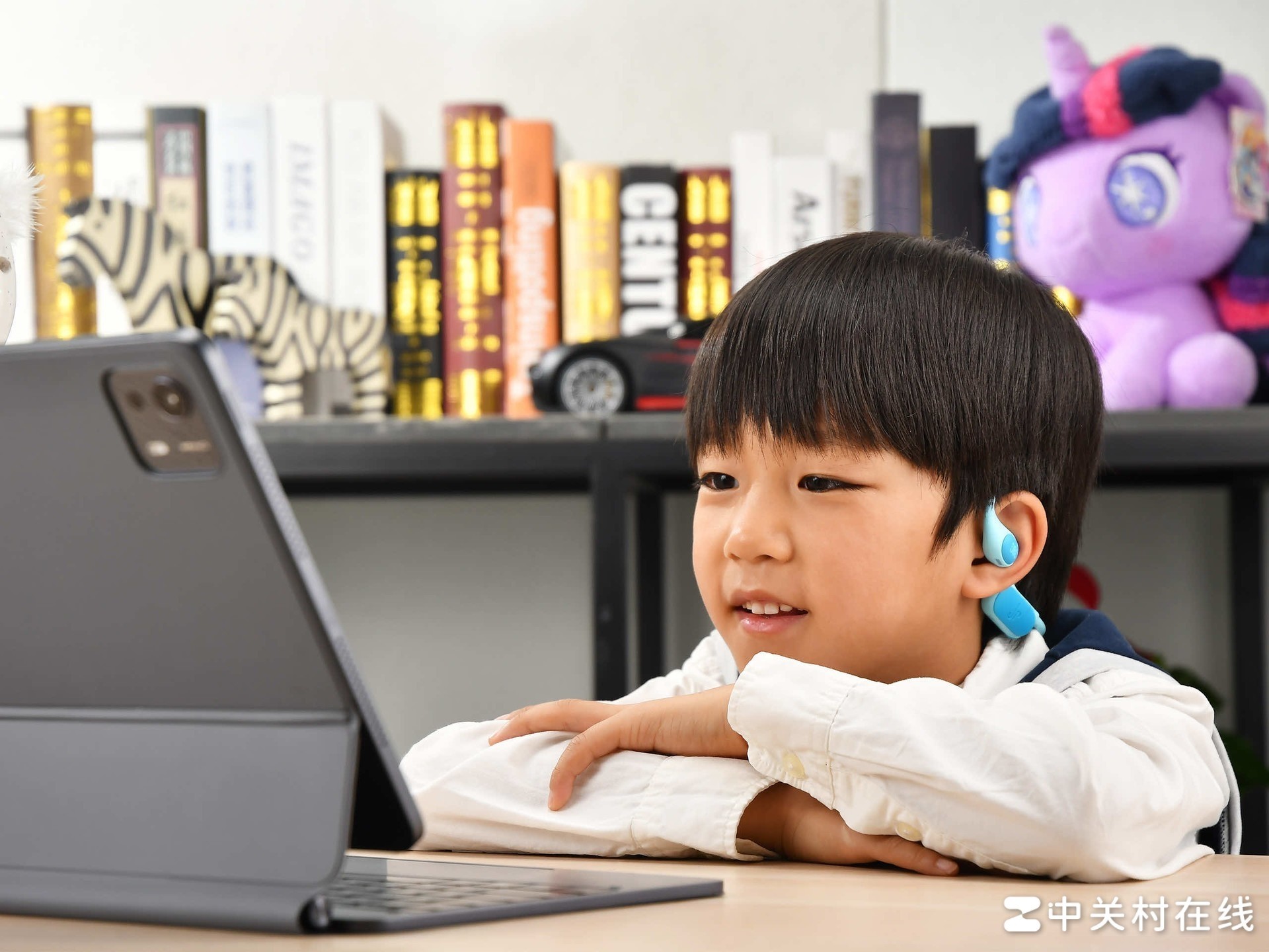 JBL JUNIOR FREE开放式无线颈挂儿童耳机一周体验：孩子安心，家长放心