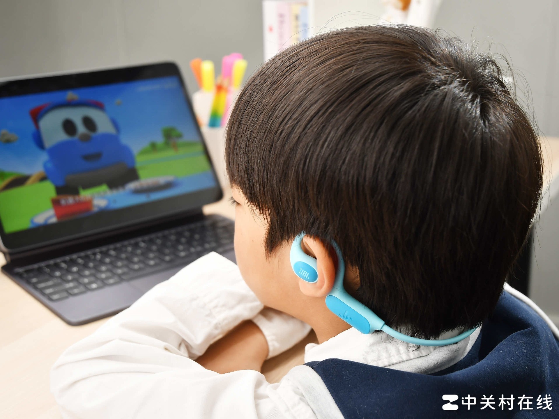 JBL JUNIOR FREE开放式无线颈挂儿童耳机一周体验：孩子安心，家长放心