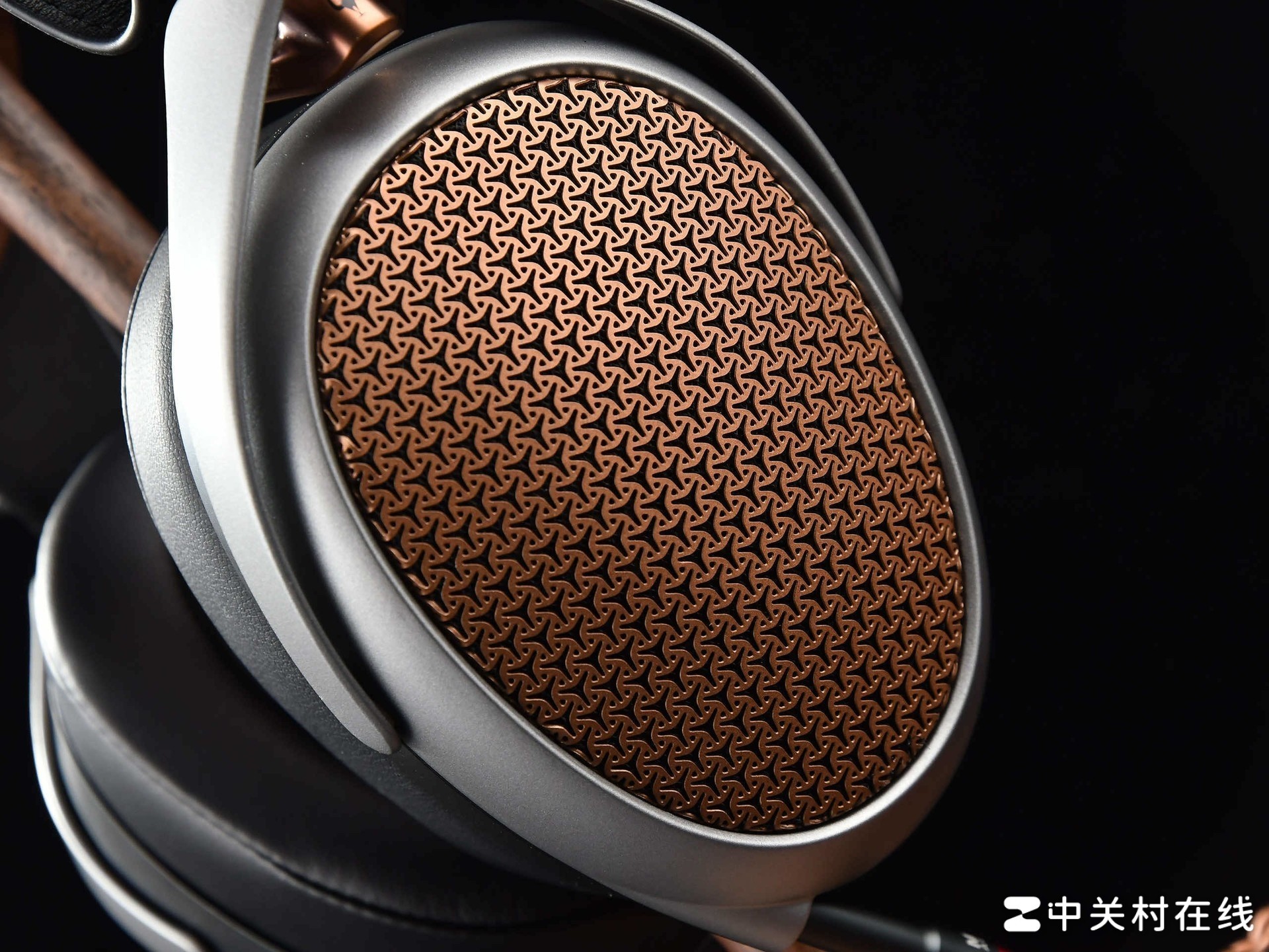 诗意般的声音之旅：Meze Audio POET头戴式平板耳机深度体验