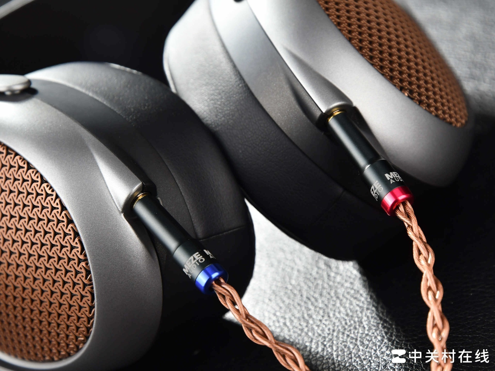 诗意般的声音之旅：Meze Audio POET头戴式平板耳机深度体验