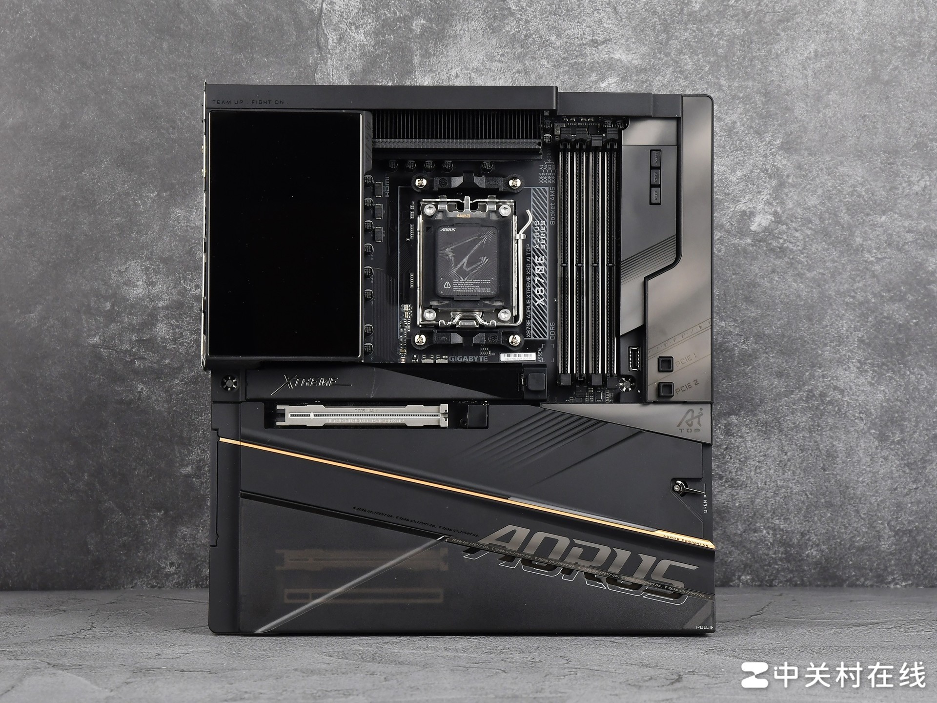 AMD 锐龙7 9850X3D首测 起飞！搭配技嘉主板蓝宝石A卡3A平台实现千帧