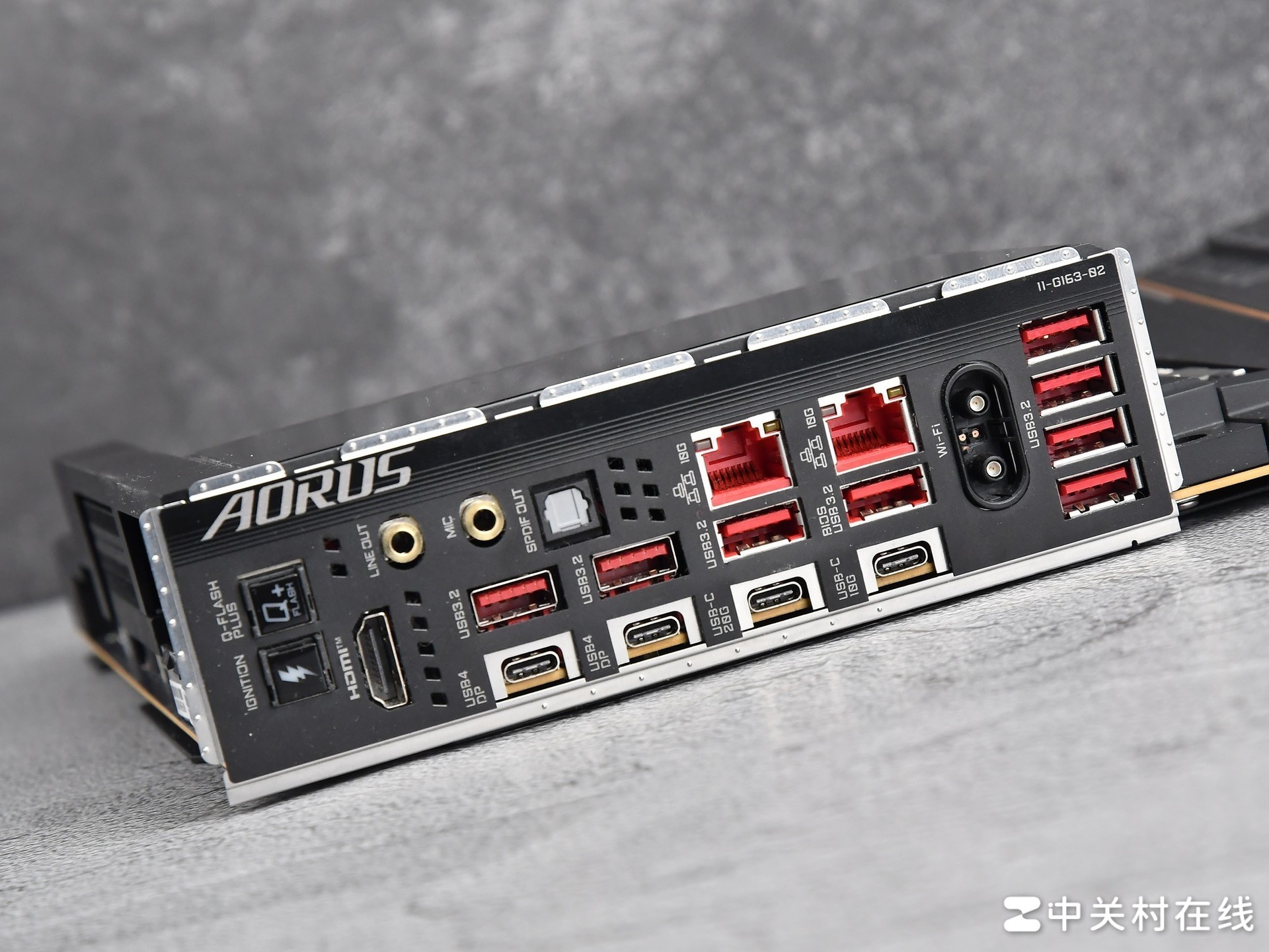 AMD 锐龙7 9850X3D首测 起飞！搭配技嘉主板蓝宝石A卡3A平台实现千帧