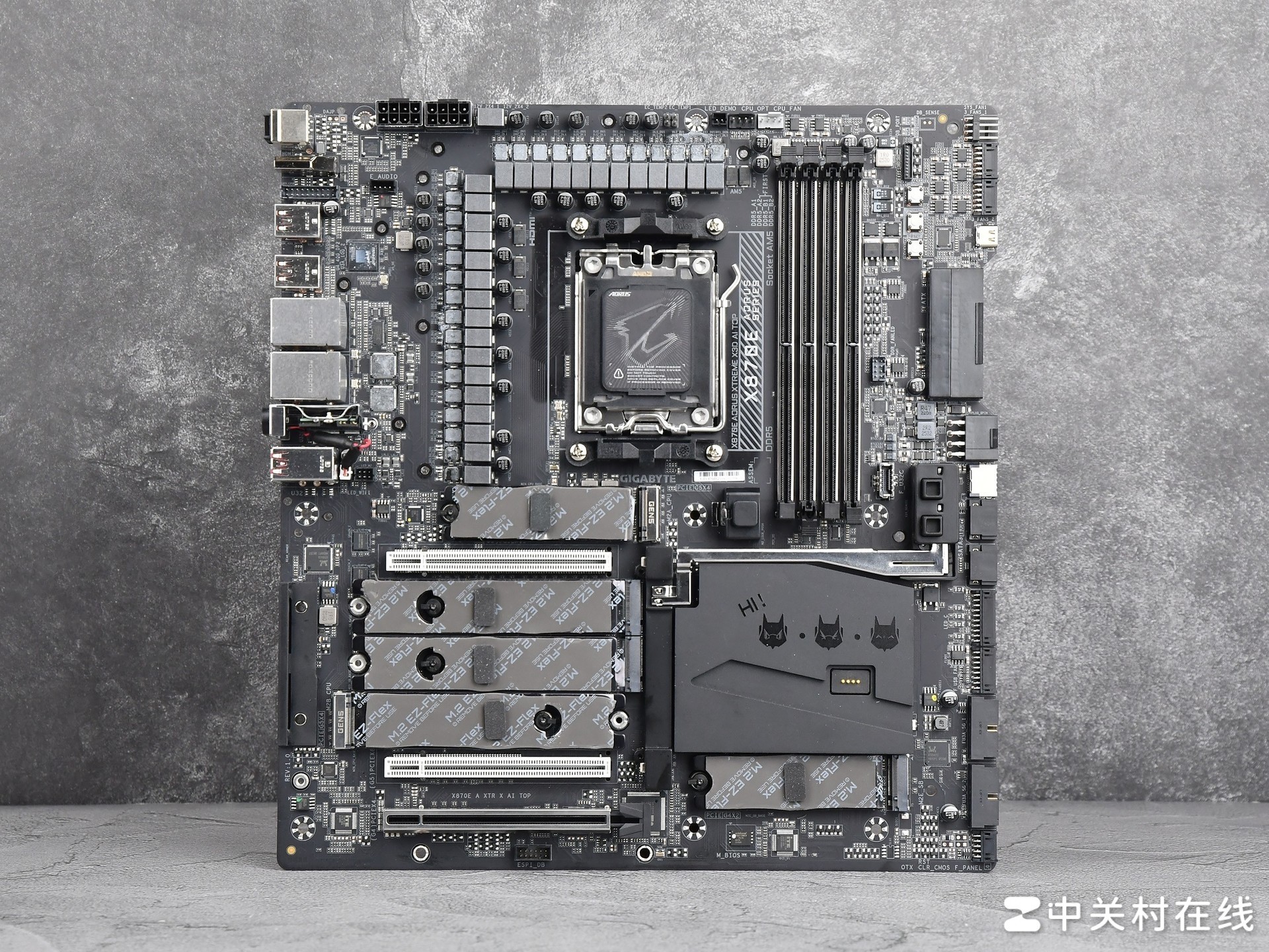 AMD 锐龙7 9850X3D首测 起飞！搭配技嘉主板蓝宝石A卡3A平台实现千帧