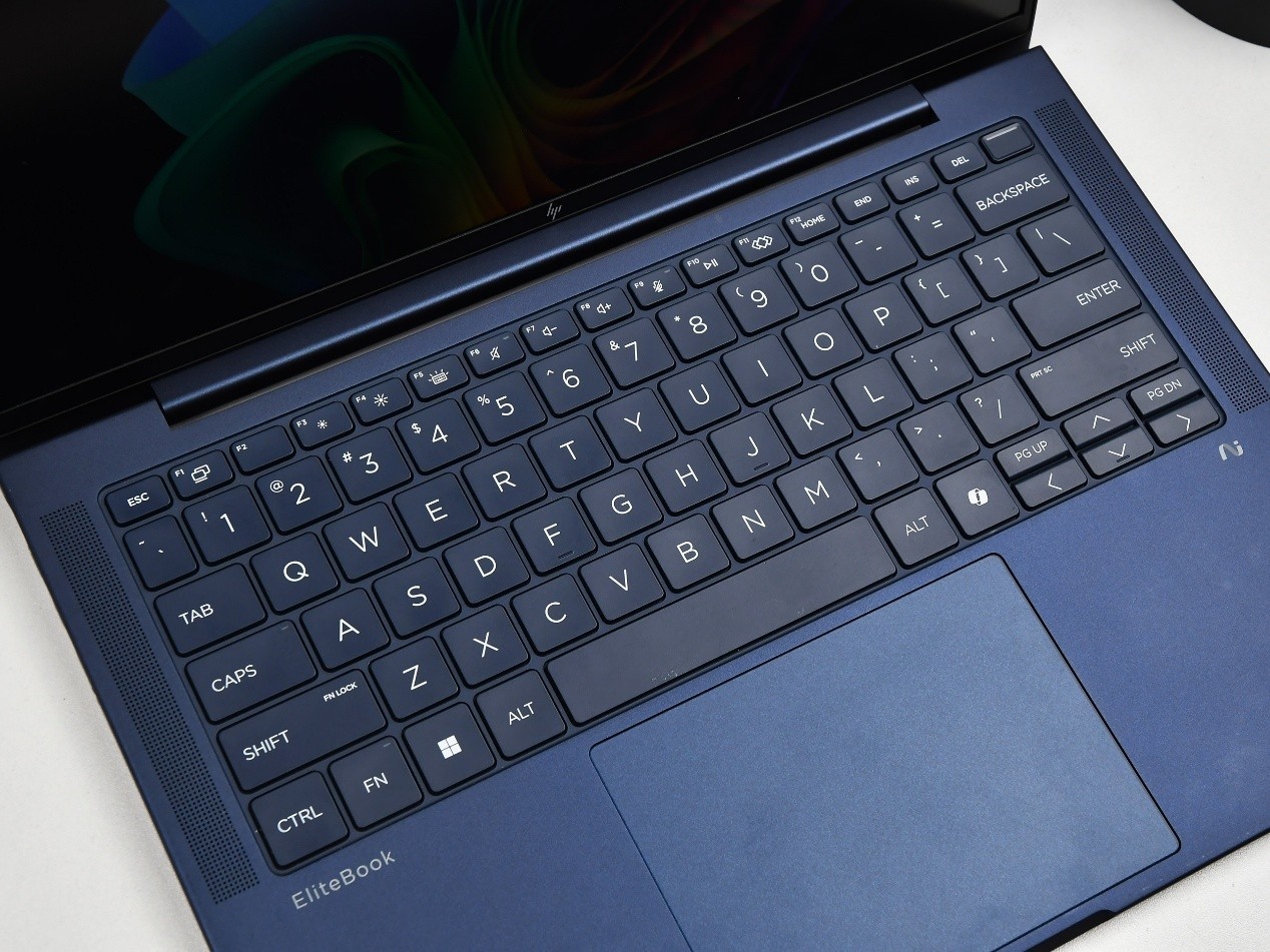 移动办公时代的精英级AI PC：惠普 EliteBook X G1i评测