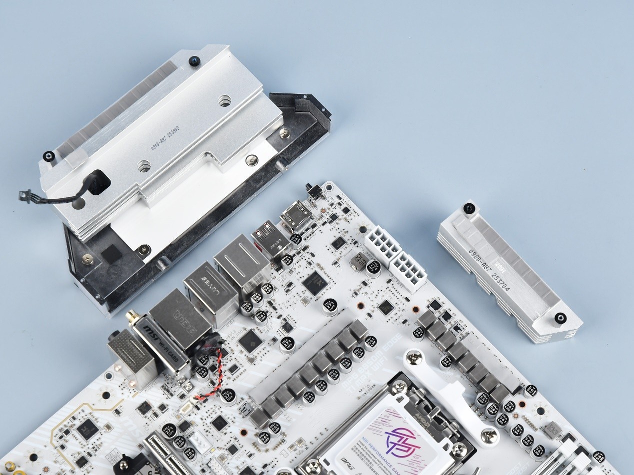 微星MPG B850M EDGE TI MAX WIFI主板评测:银白刀锋战力拉满