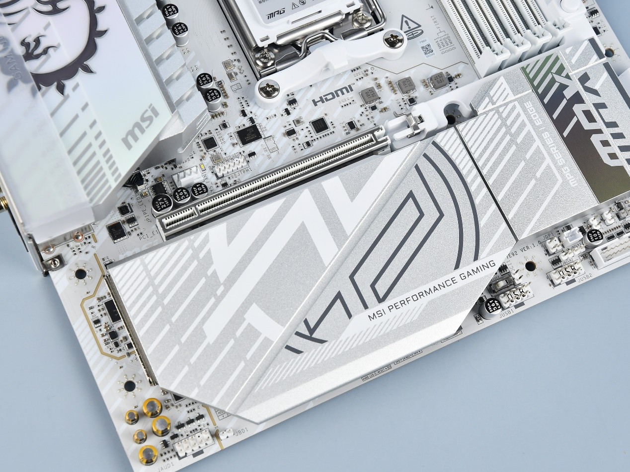 微星MPG B850M EDGE TI MAX WIFI主板评测:银白刀锋战力拉满